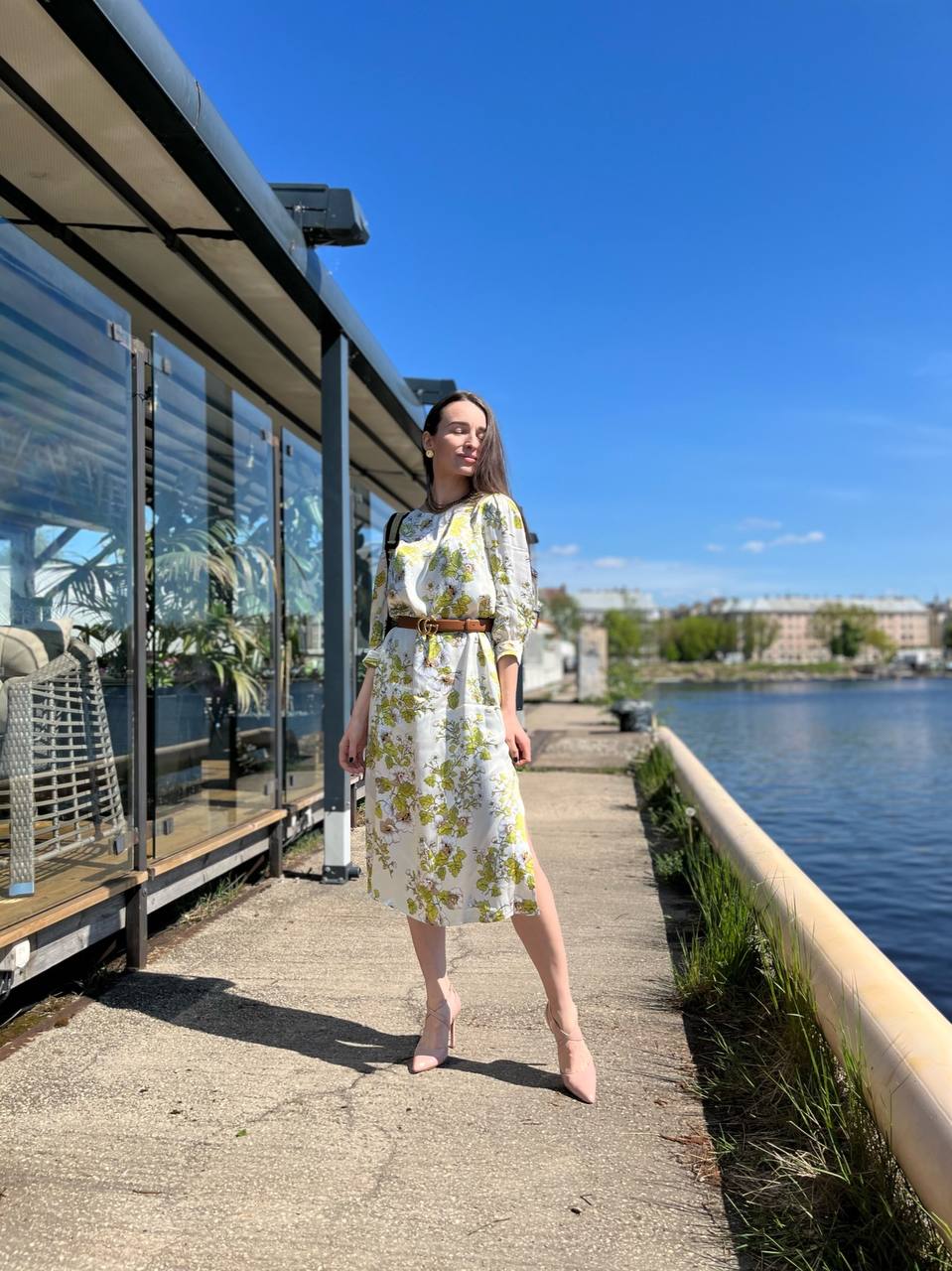 BEIGIE SATIN KLEITA ar kleitu