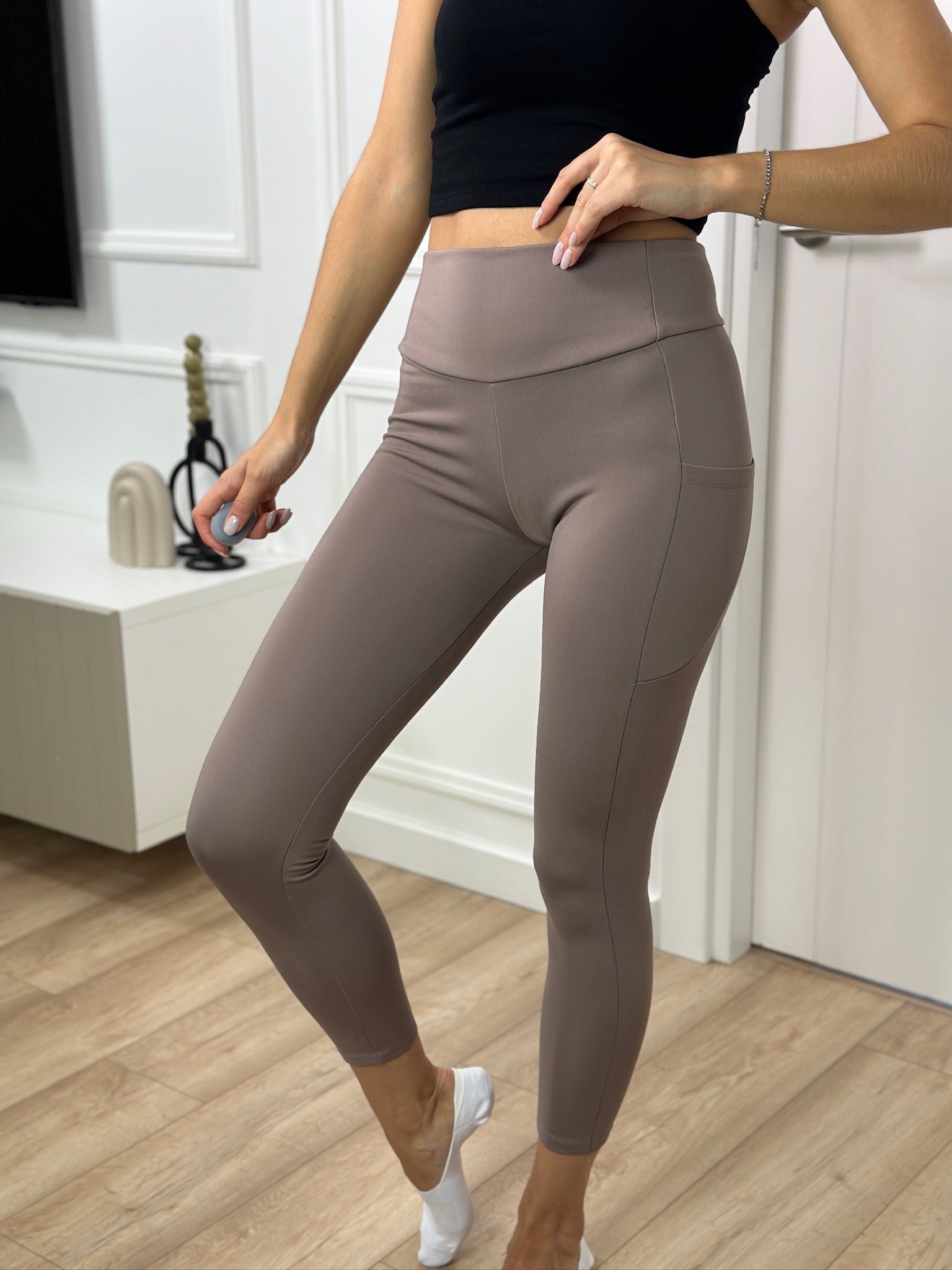 Bēšs legingi ar kabatu