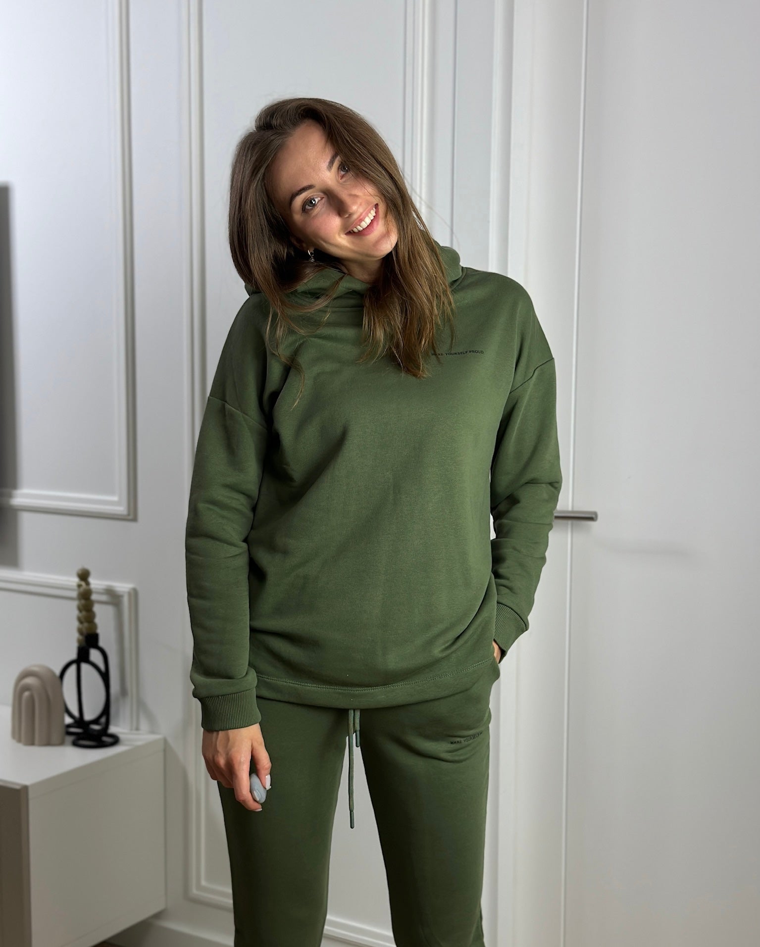 Zaļš trikotto uzvalks