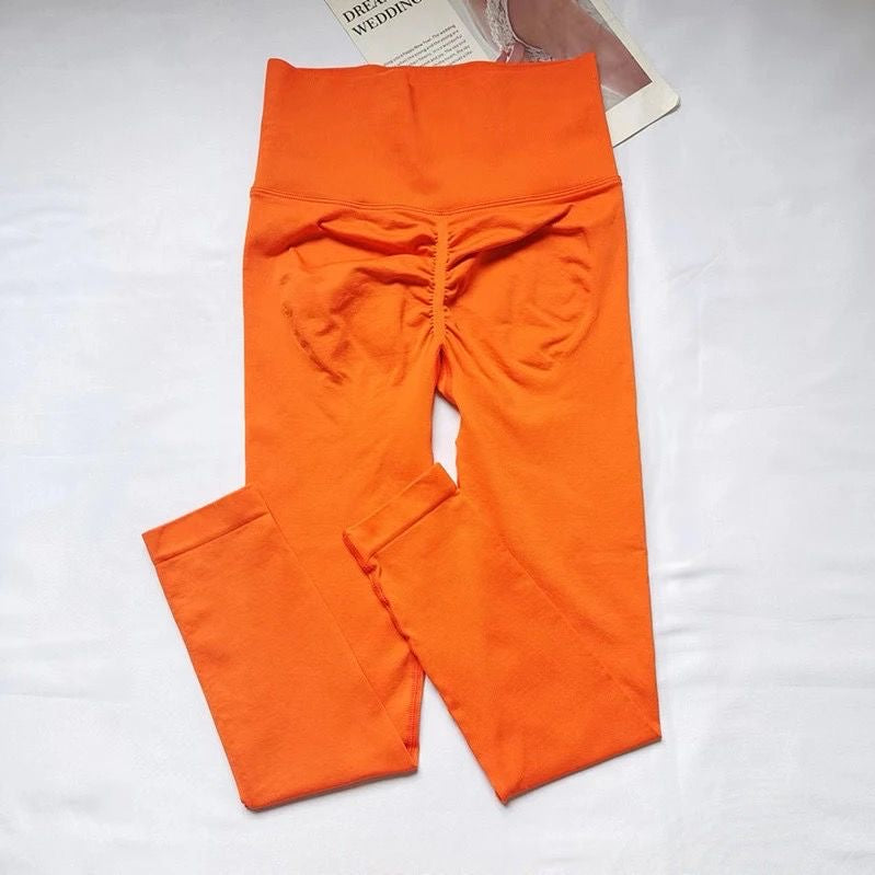 Scrunch legingi – veido, pacel un kustas