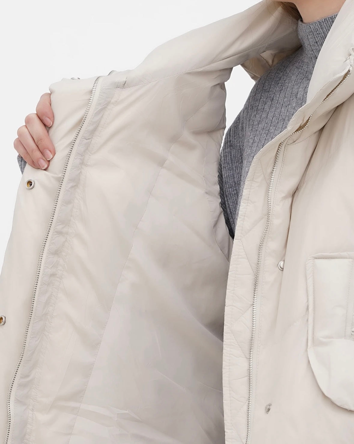 Gaiši bēša Veste ar kapuci