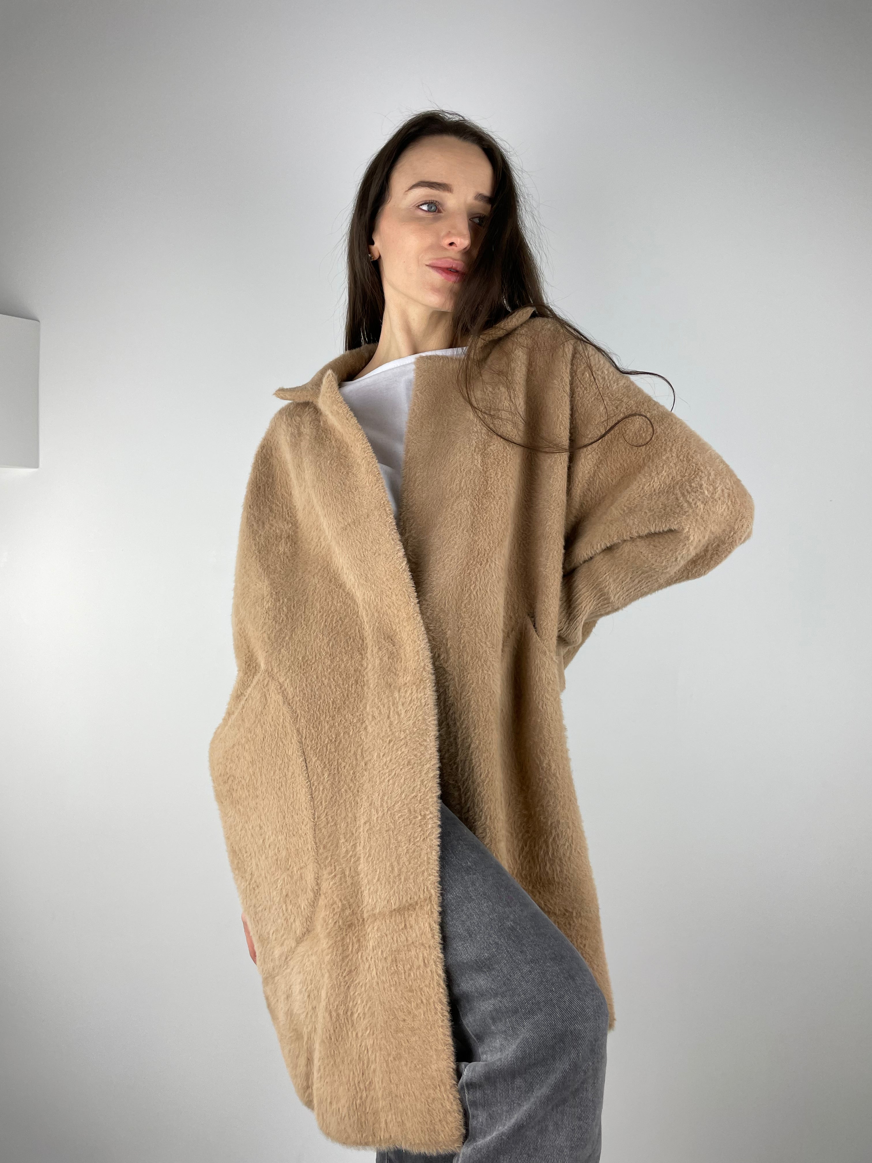 Jauktas vilnas smilškrāsas alpakas mētelis Īss