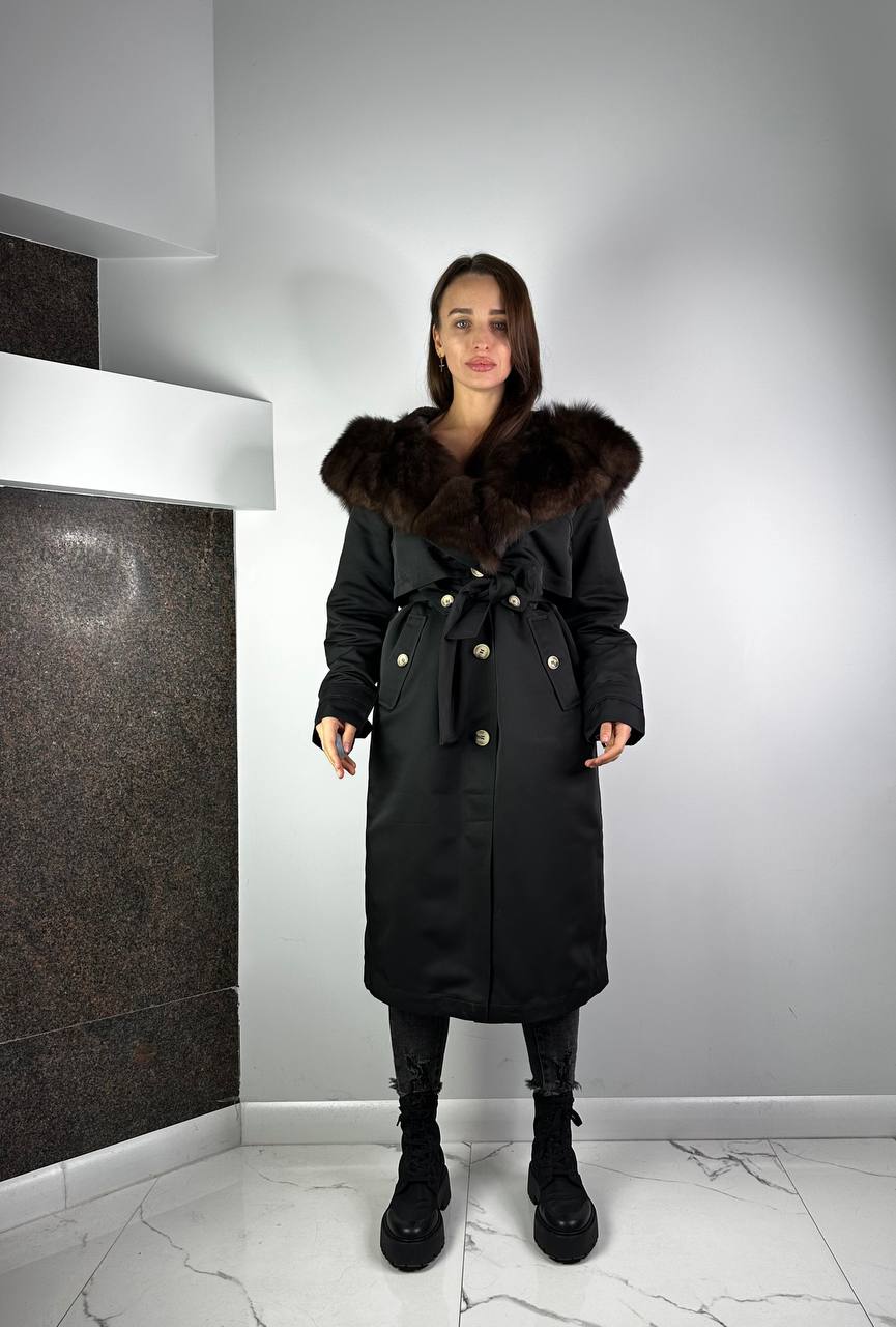 PARKA-TRENCH Baltic Black ar brūnu kažokādu un oderi Rex truša kažokāda sievietēm 110 cm