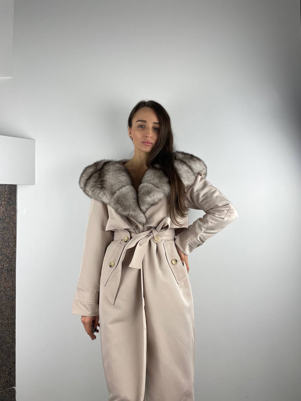 Parka-Trench Baltic Aivori ar Beigie Artic kažokādu un oderi Rex truša kažokādu vai sieviešu 110 cm