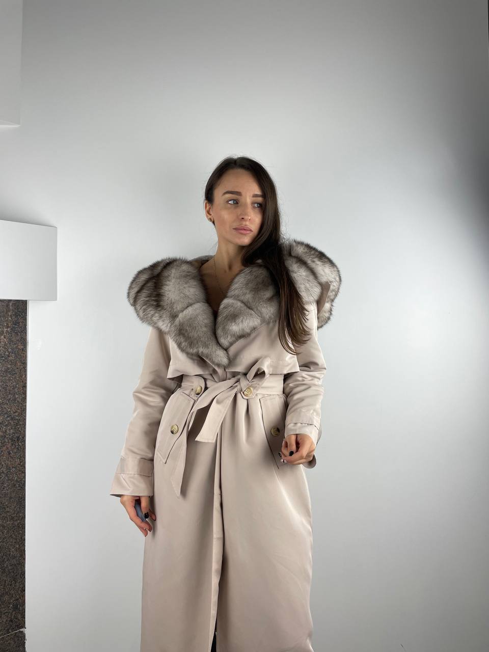 Parka-Trench Baltic Aivori ar Beigie Artic kažokādu un oderi Rex truša kažokādu vai sieviešu 110 cm