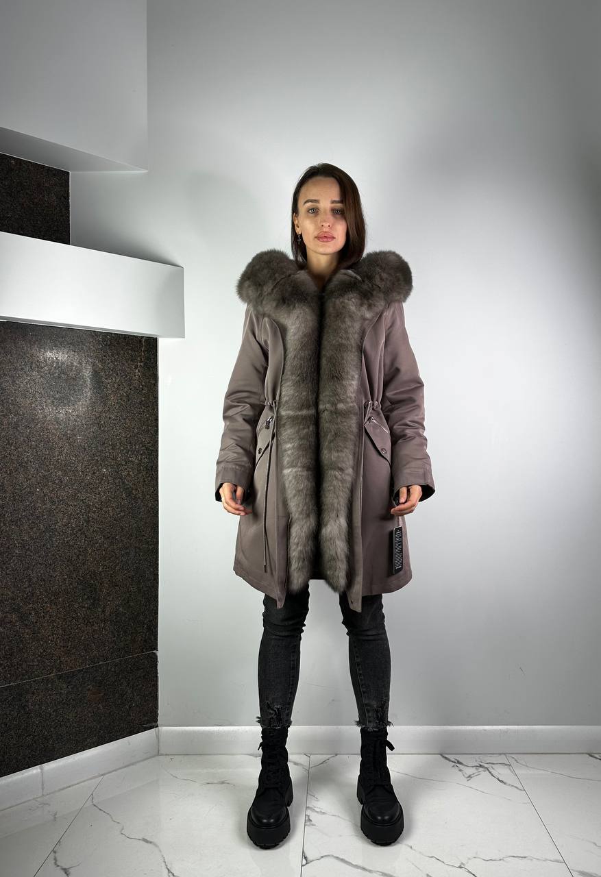 Parka Baltic XM kapučīno ar pelēku artic kažokādu un oderi Rex truša kažokādu sievietēm 90 cm
