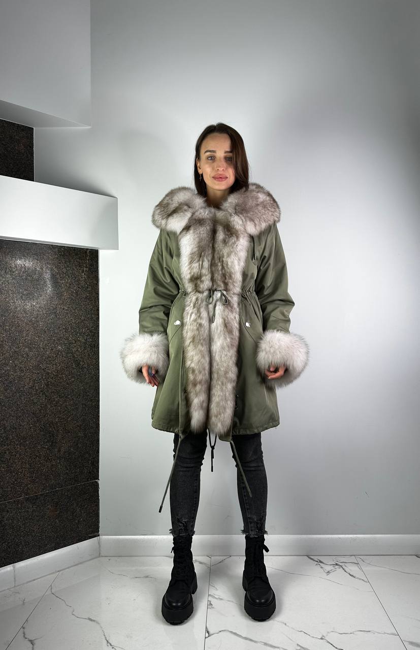 Parka Baltic Classic Olive ar balti melnu Artic kažokādu un oderi Rex truša kažokādu sievietēm 95 cm