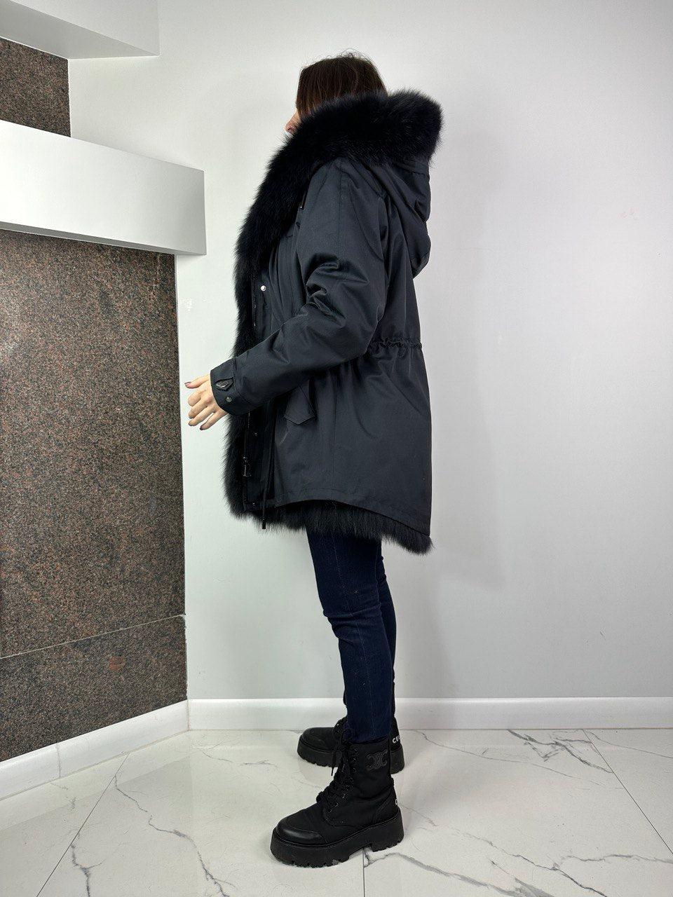 Parka Baltic Black ar tumši pelēku kažokādu un oderi. Rex truša kažokāda sievietēm, 75 cm.