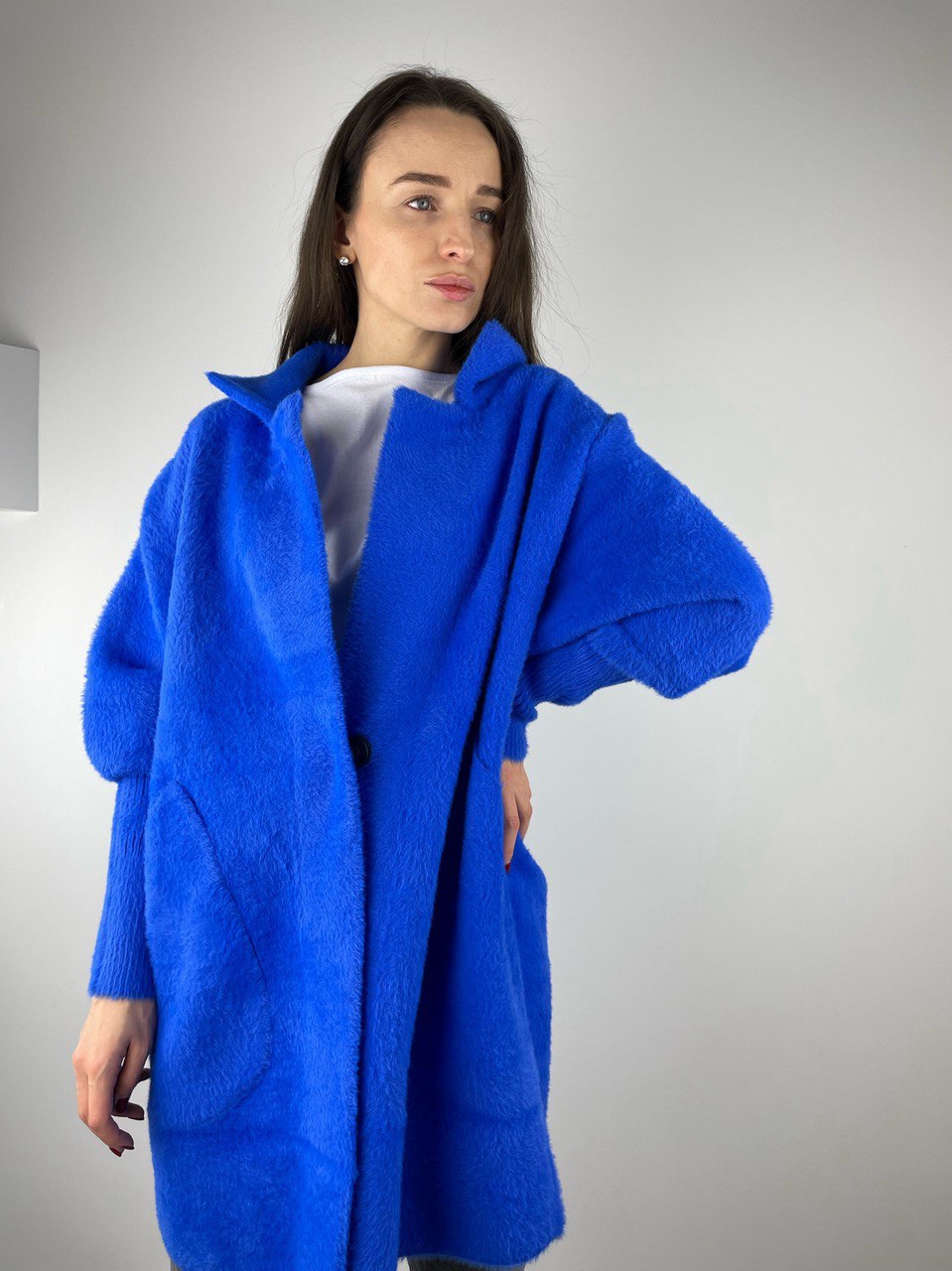 Dziļi zils alpakas kažoks