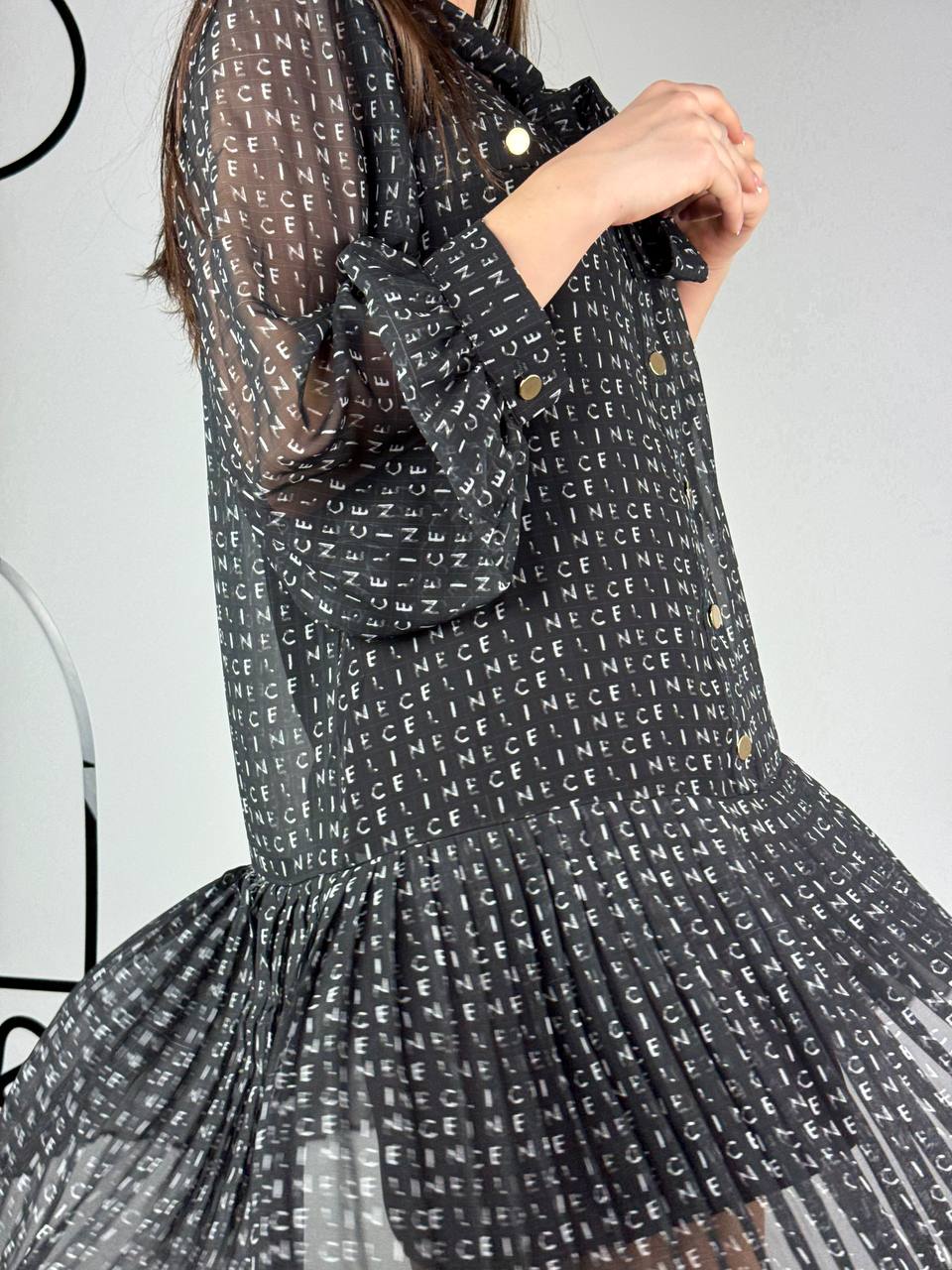 Kleita ar melnu līniju