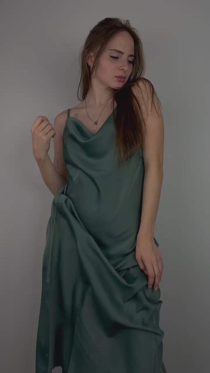 Zaļās vasaras smaragda satīna kleita