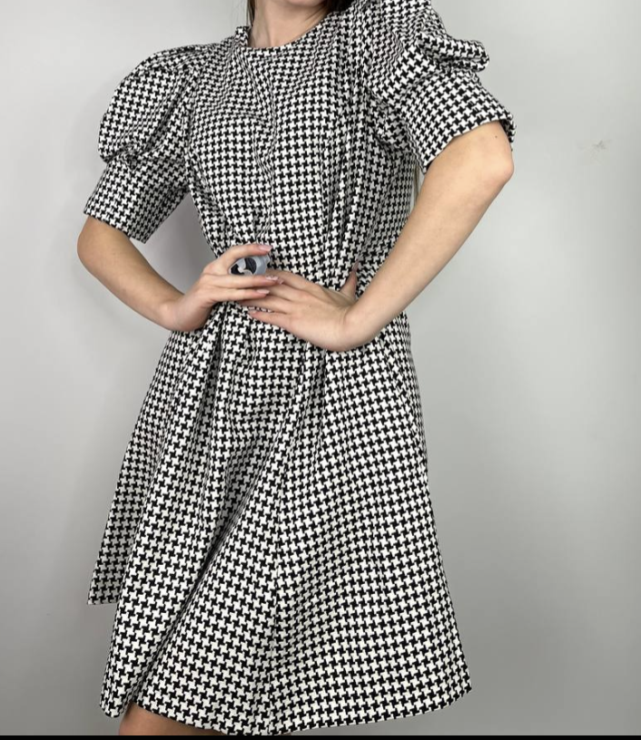 BLACK/WHITE DRESS