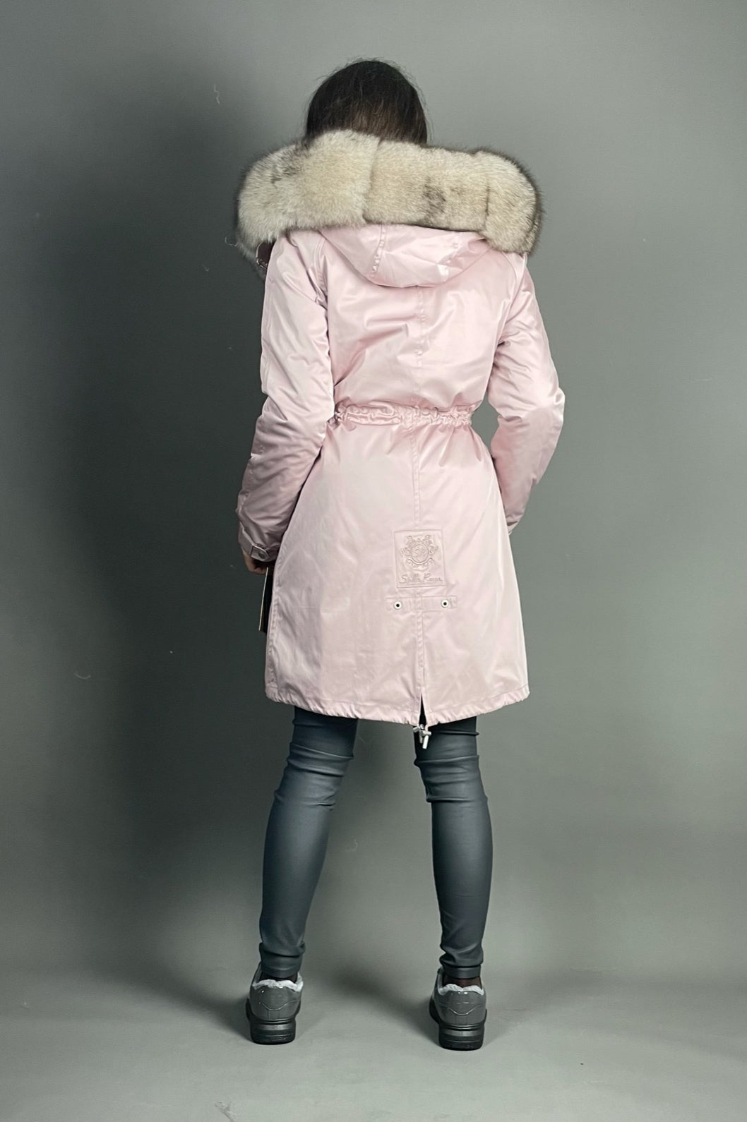 PARKA LUX Pink krāsa (194) ar balti melnu lapsas kažokādu (M16) / Rex sievietēm 95 cm