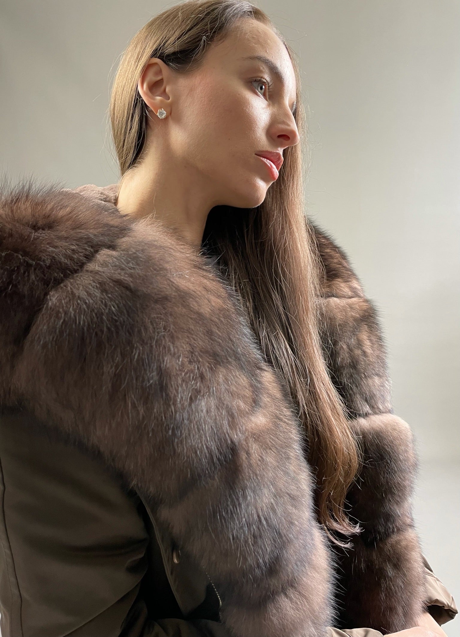 PARKA LUX Brūna ar brūnu Artic kažokādu un oderi Rex truša kažokāda sievietēm 95 cm