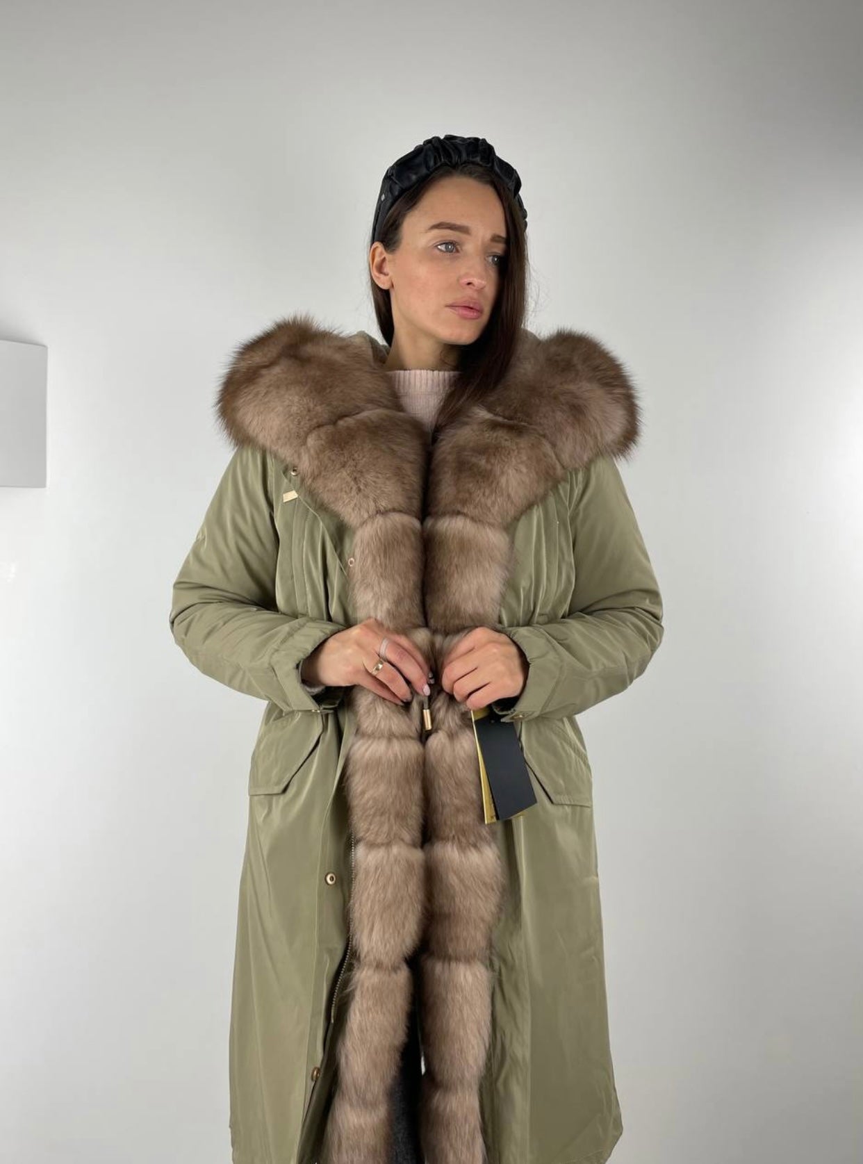 PARKA LUX Pistāciju krāsa (110) ar balti bēšs lapsas kažokādu (M66) / Rex sievietēm 103 cm