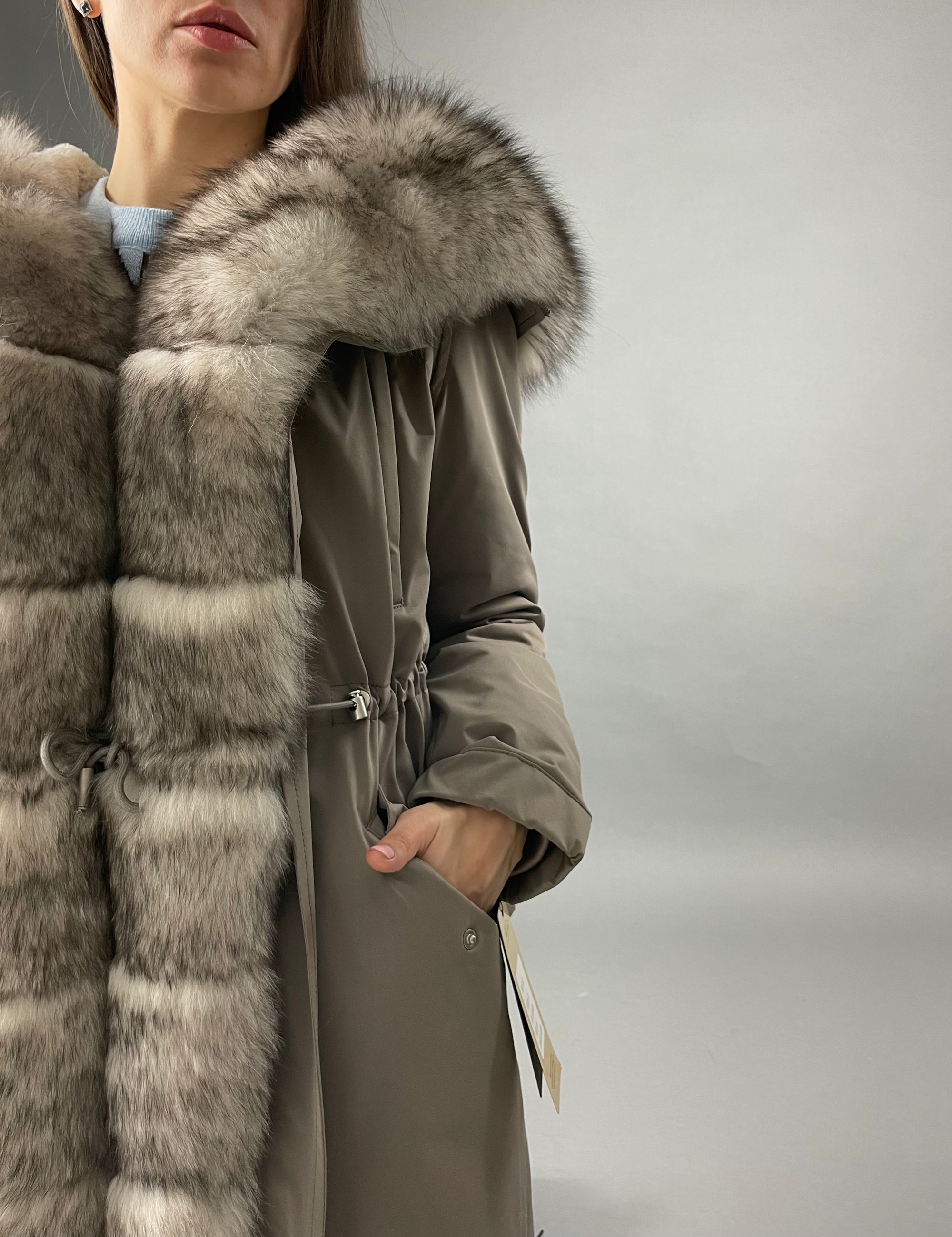 Parka LUX kapučīno (12) / balti melns (M16) / Rex sievietēm 103 cm