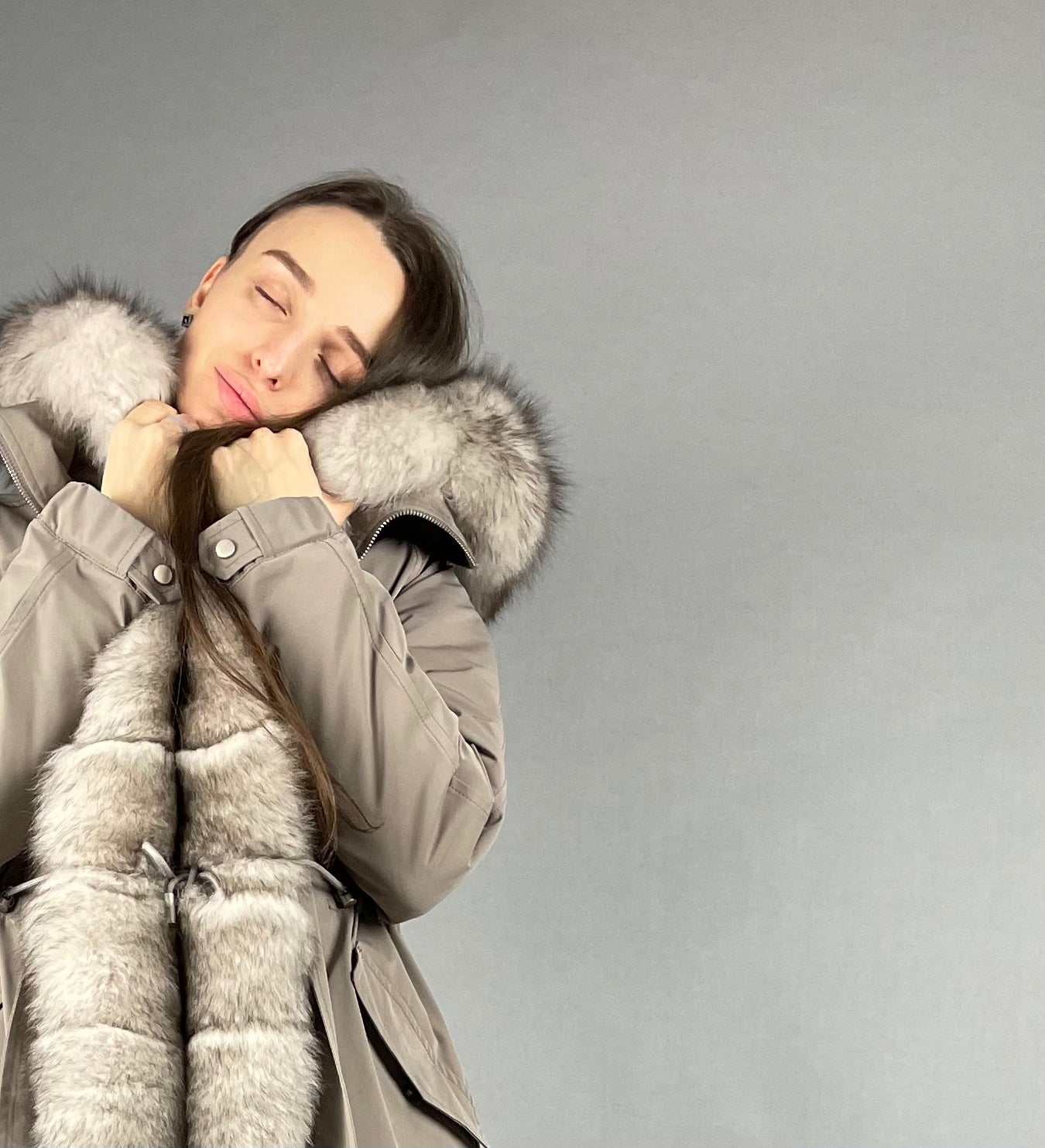 Parka LUX kapučīno (12) / balti melns (M16) / Rex sievietēm 103 cm