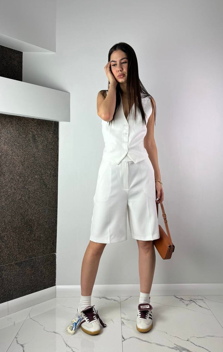 White bermuda shorts