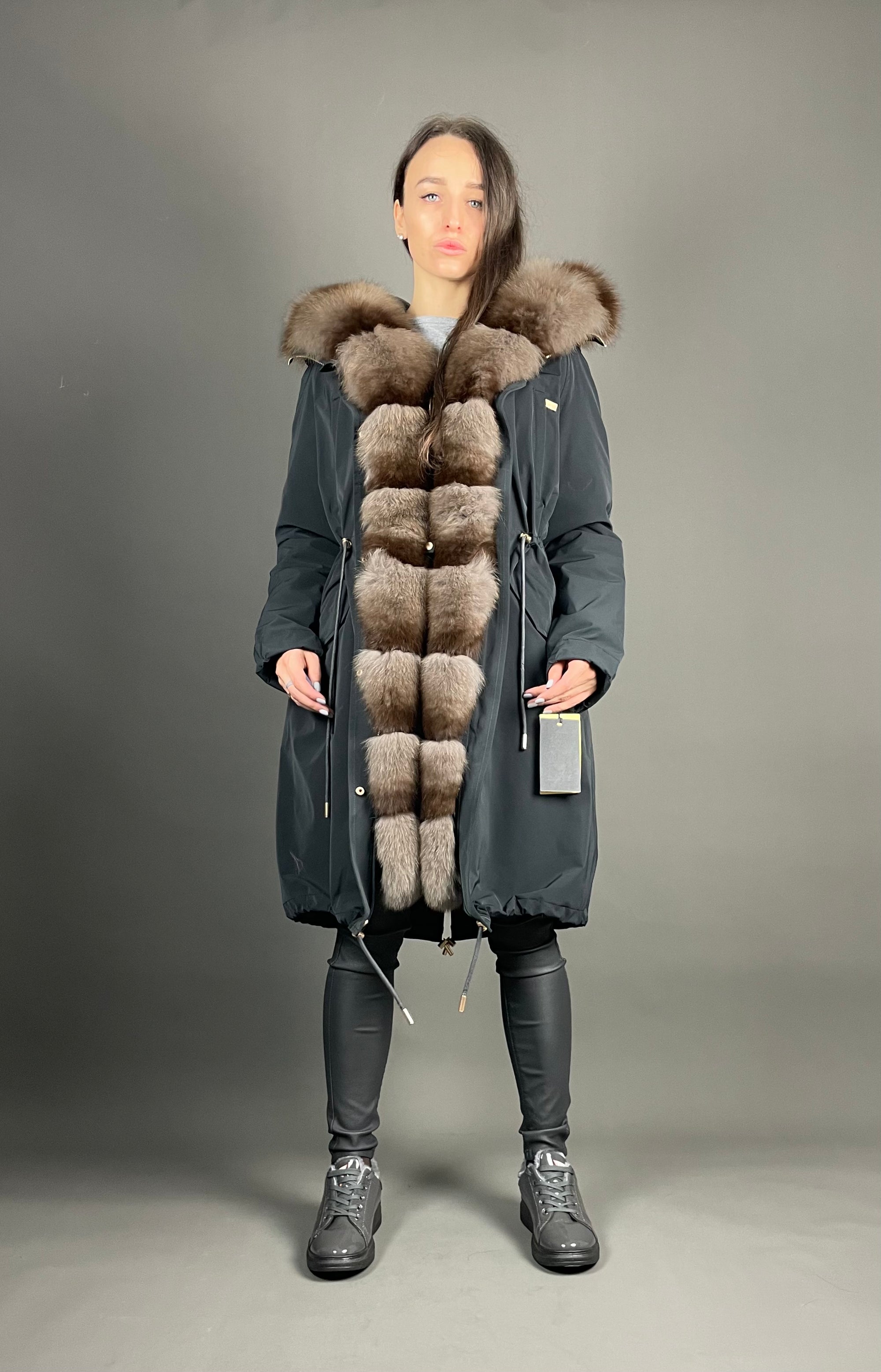 PARKA LUX Graphite ar gaiši brūnu Artic kažokādu un oderi Rex rabuti kažokāda sievietēm 103 cm