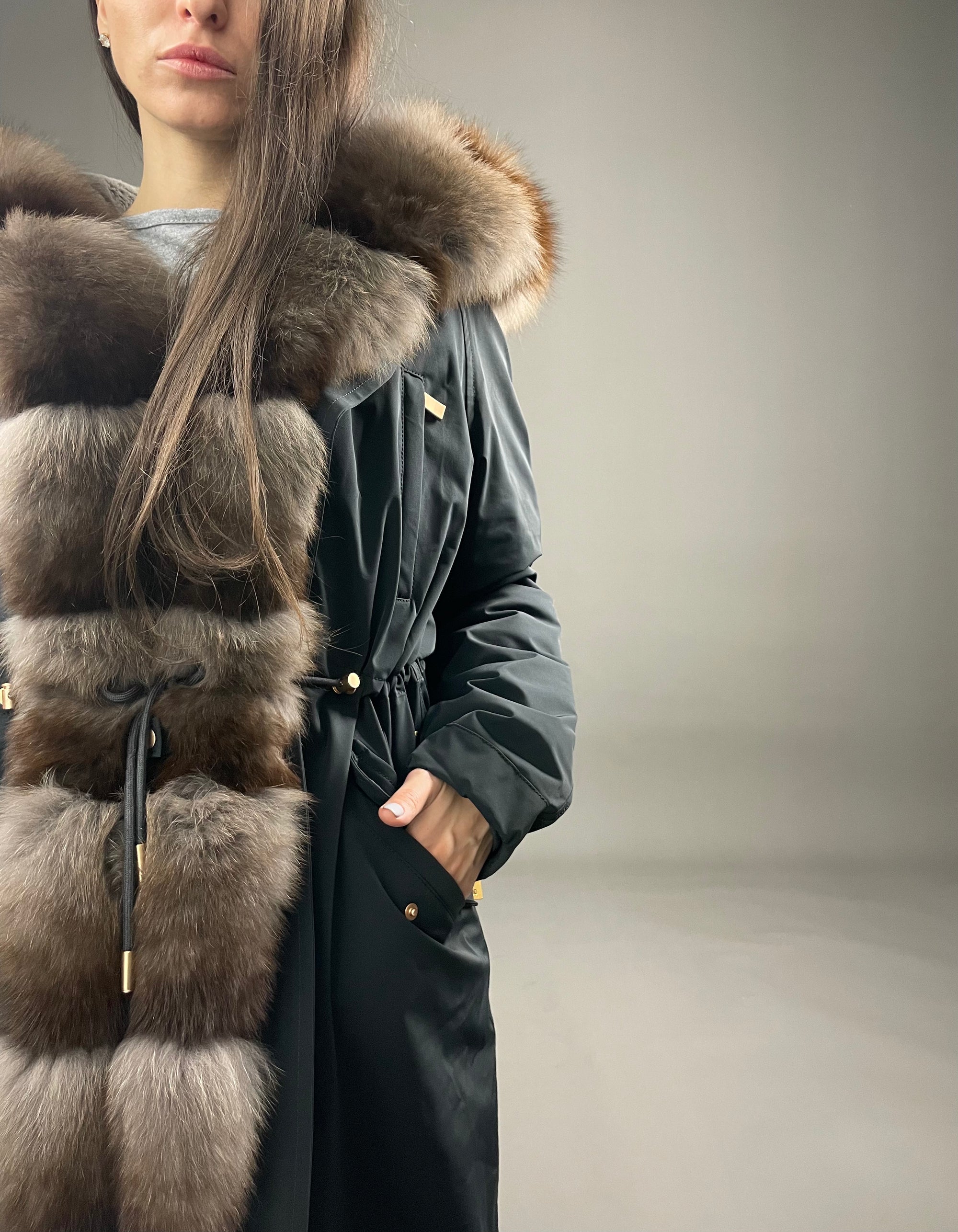 PARKA LUX Graphite ar gaiši brūnu Artic kažokādu un oderi Rex rabuti kažokāda sievietēm 103 cm