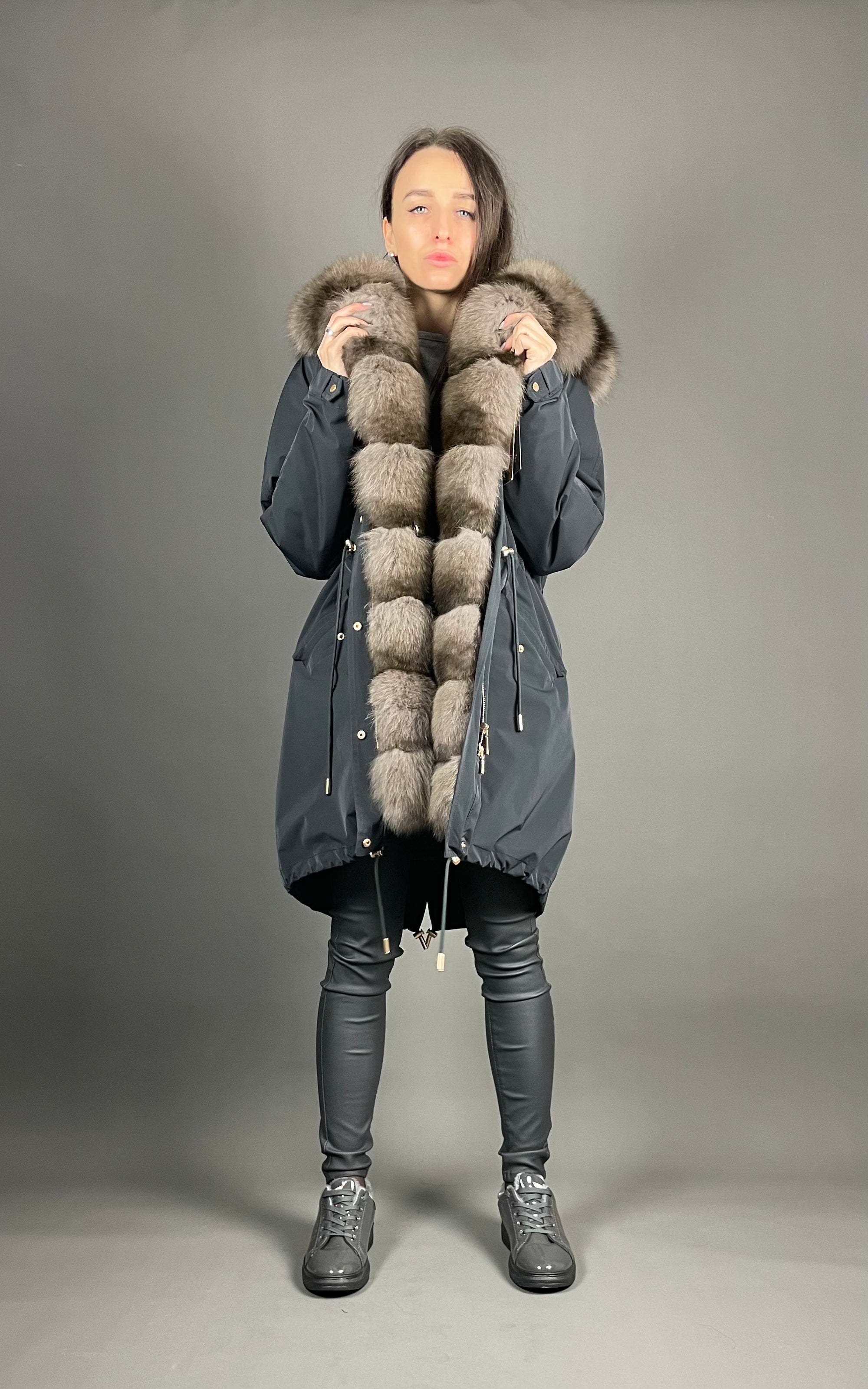 PARKA LUX Graphite ar gaiši brūnu Artic kažokādu un oderi Rex rabuti kažokāda sievietēm 103 cm