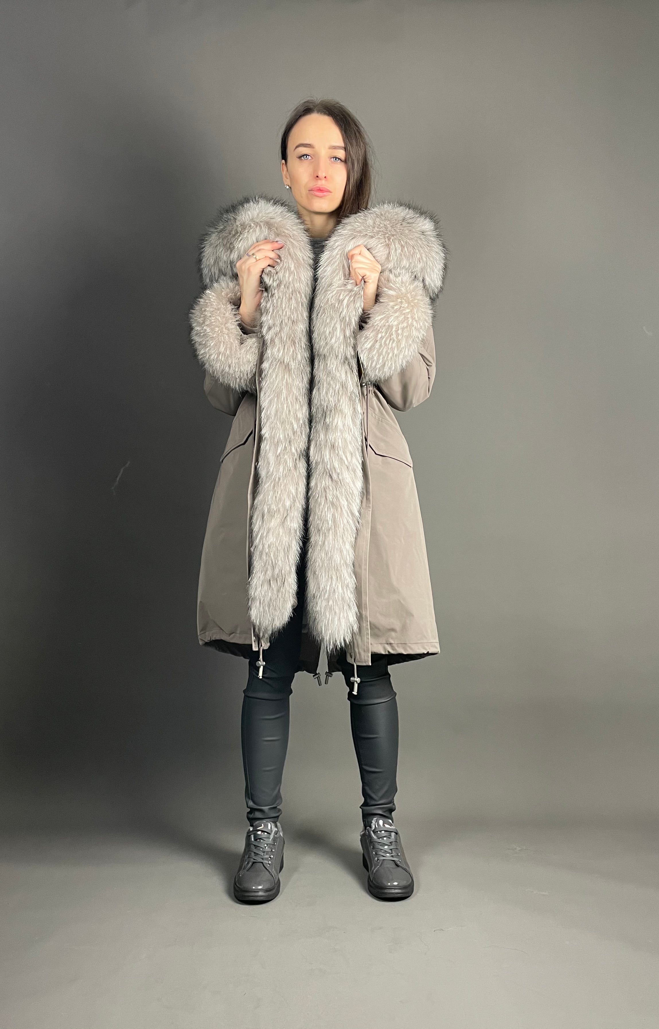 Parka LUX kapučīno (12) / Beigie Raccoon (M55) / Rex sievietēm 103 cm