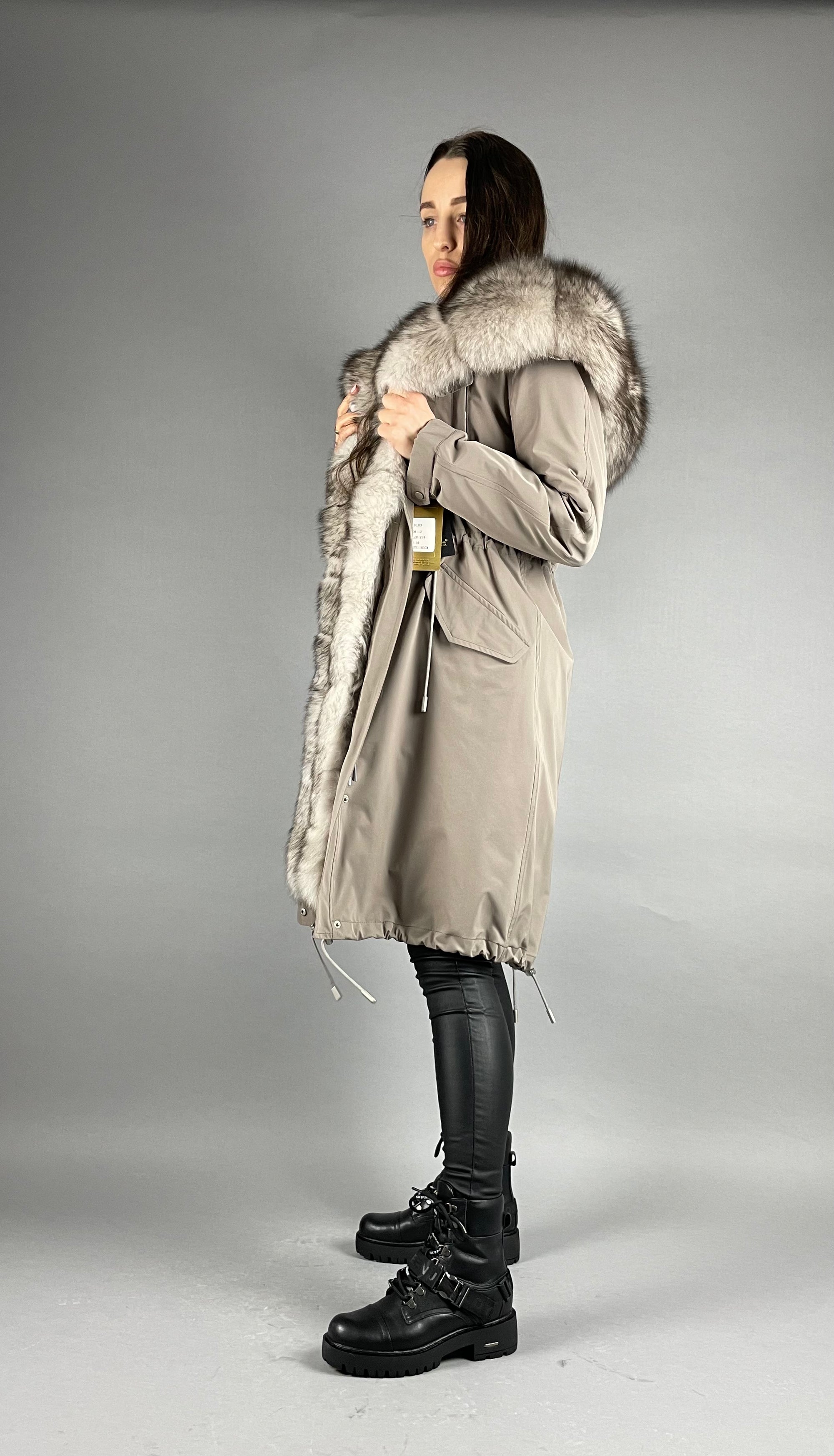 Parka LUX kapučīno (12) / balti melns (M16) / Rex sievietēm 103 cm