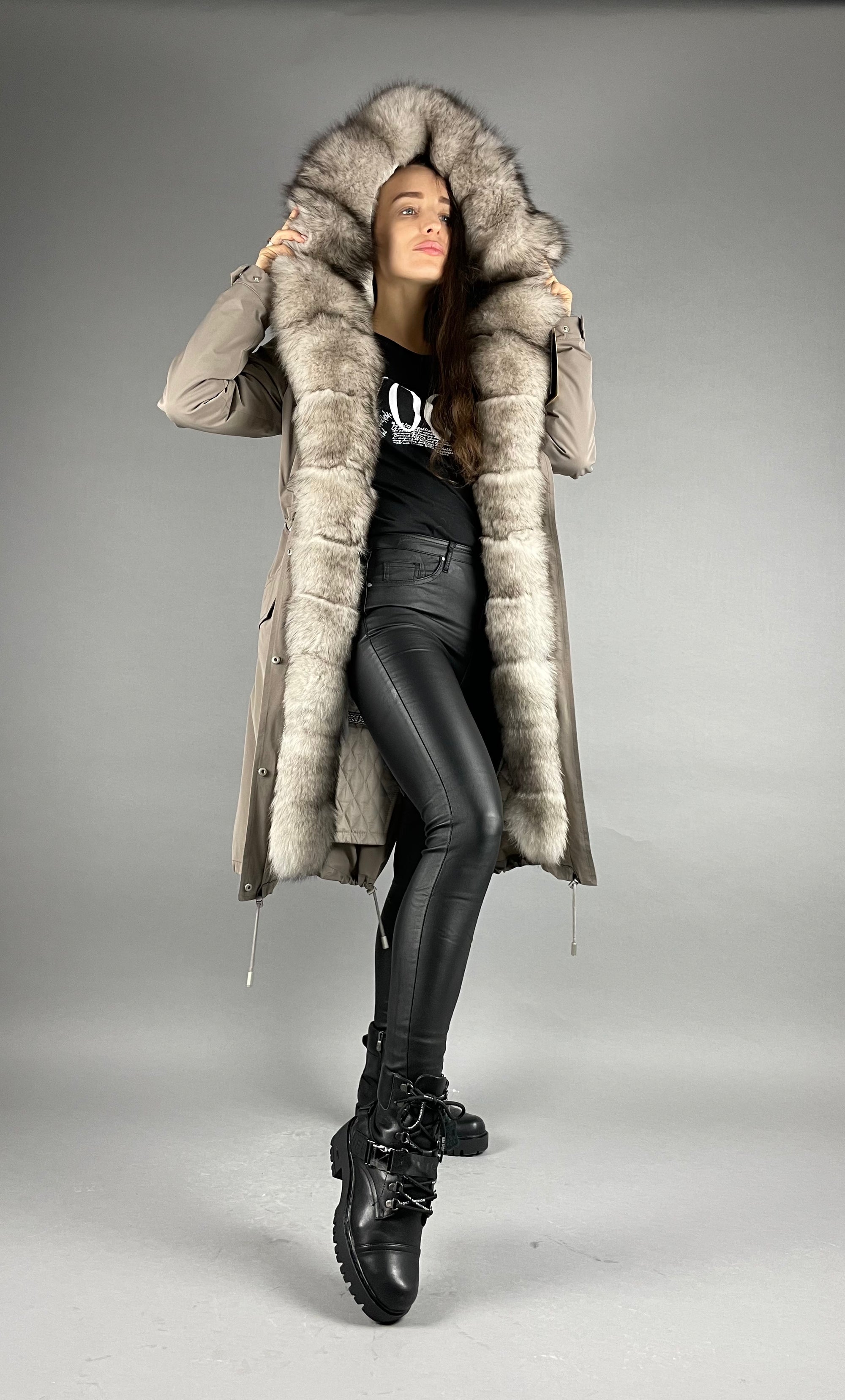 Parka LUX kapučīno (12) / balti melns (M16) / Rex sievietēm 103 cm