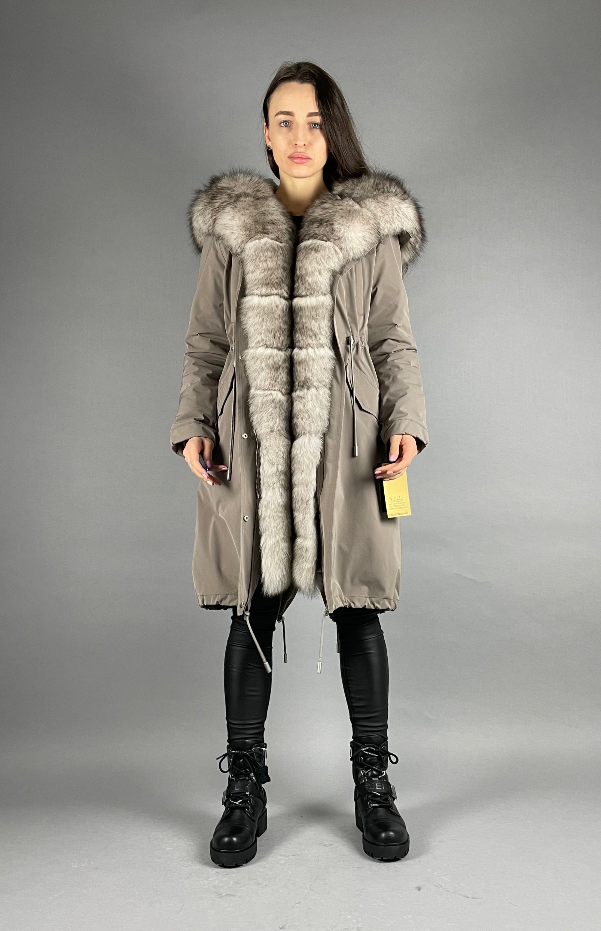 Parka LUX kapučīno (12) / balti melns (M16) / Rex sievietēm 103 cm