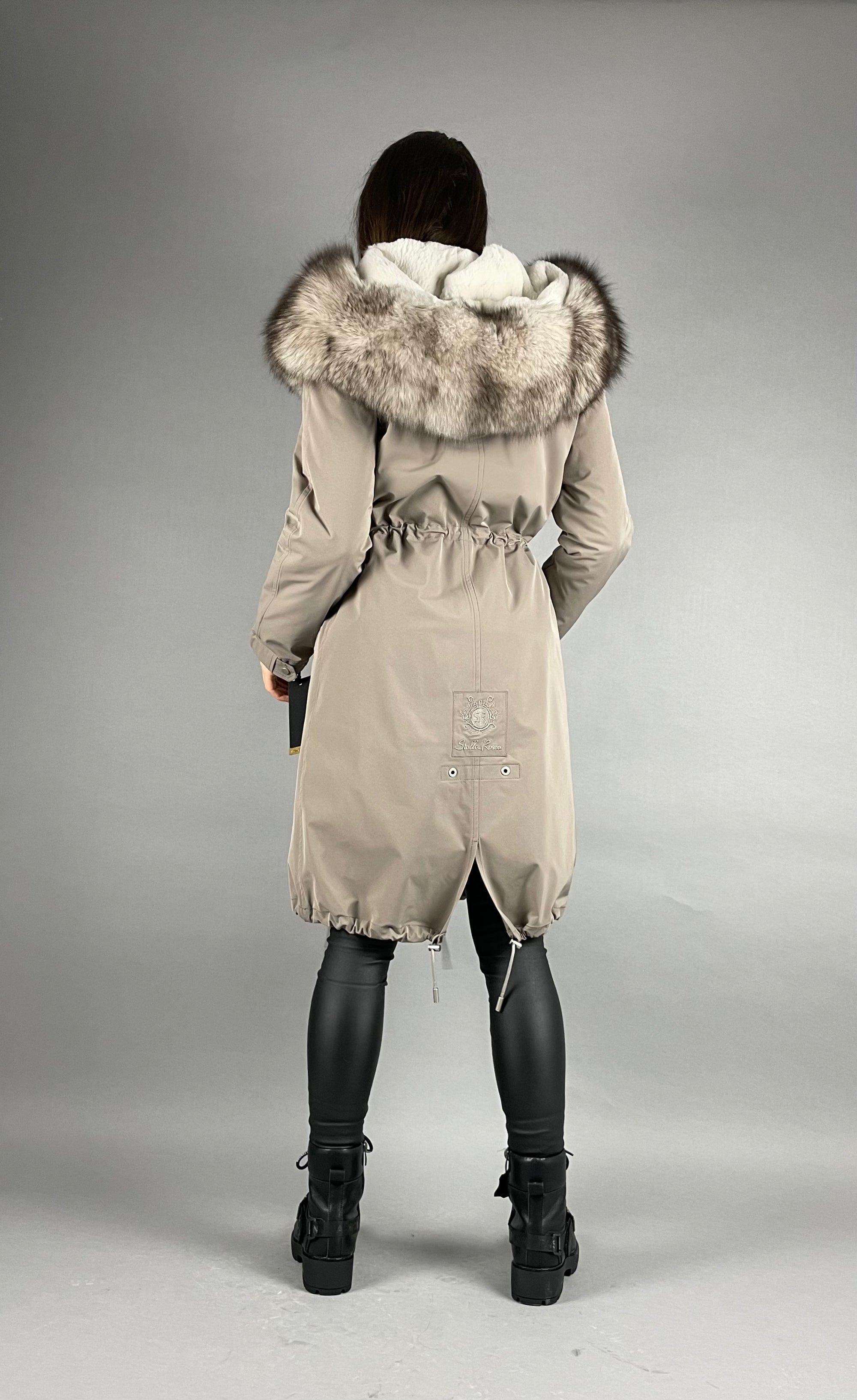 Parka LUX kapučīno (12) / balti melns (M16) / Rex sievietēm 103 cm