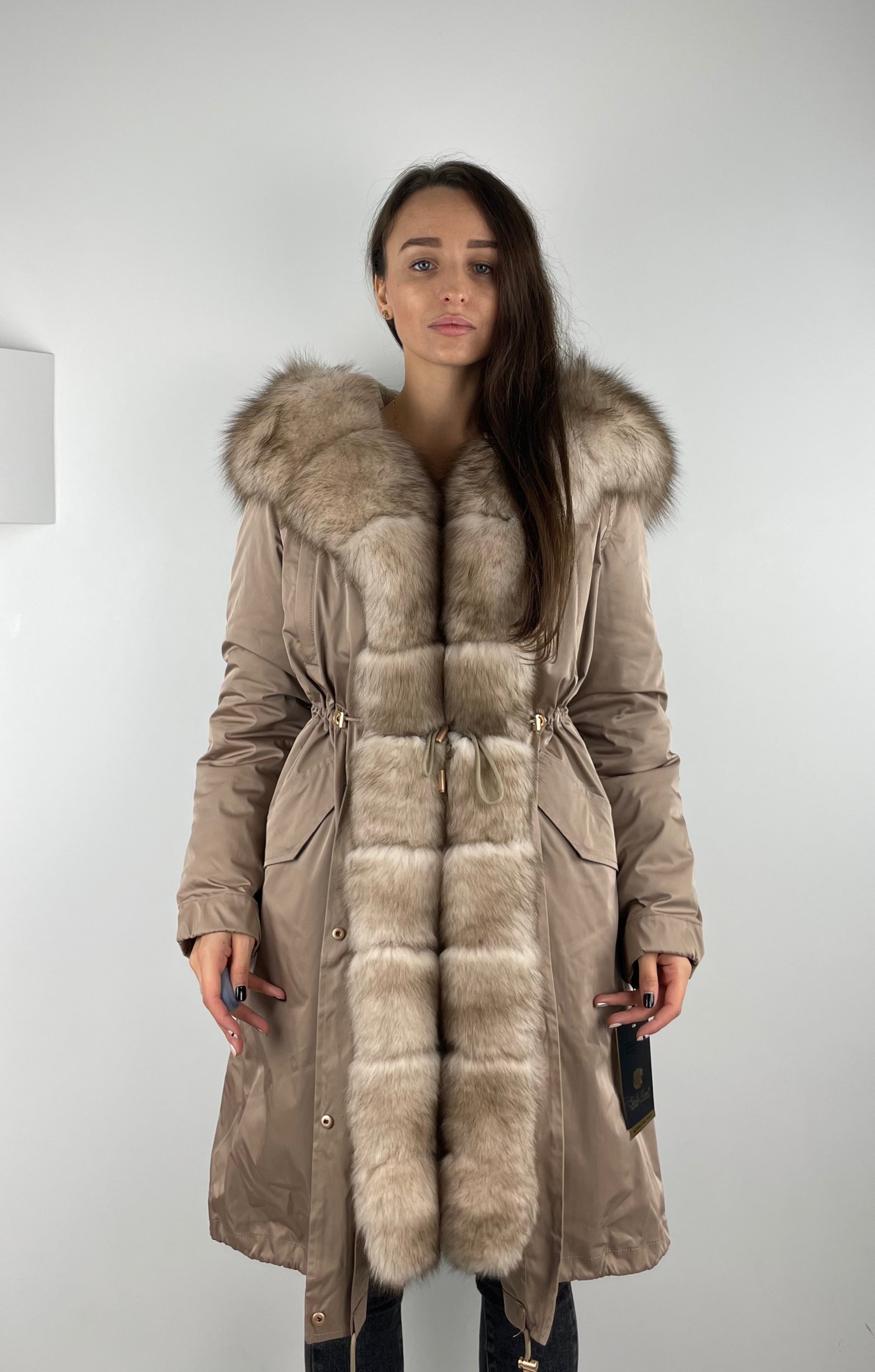 PARKA LUX Camel (92) ar balti dzeltenu kažokādu (M66) / Rex Lux sievietēm 103 cm