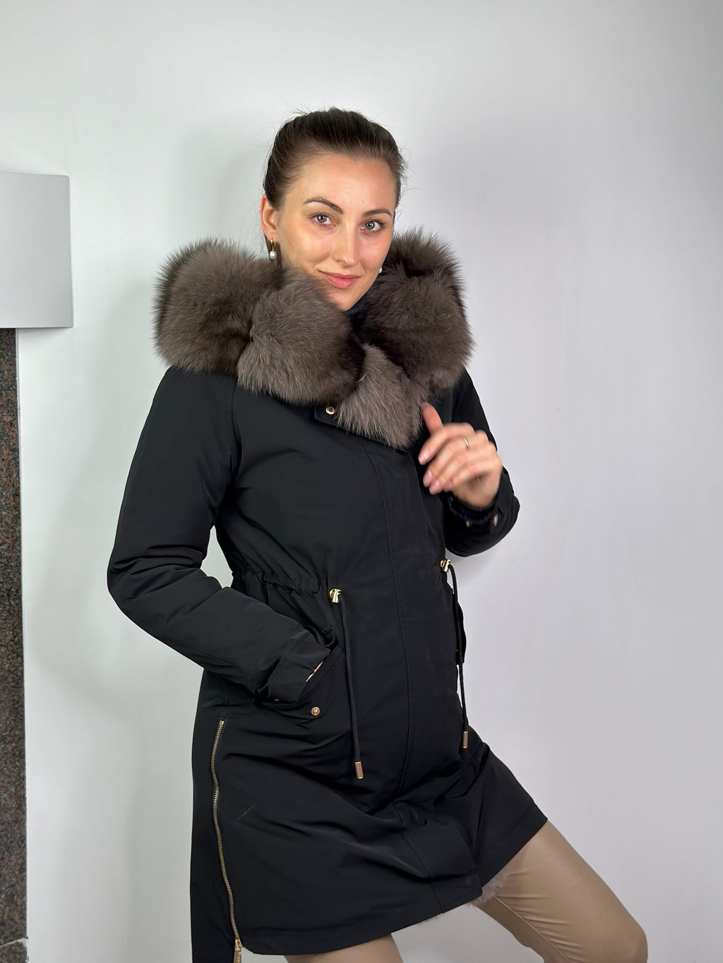 Парка LUX черная с серым арктическим мехом и подкладкой из меха кролика Рекс лисы женская 95 см