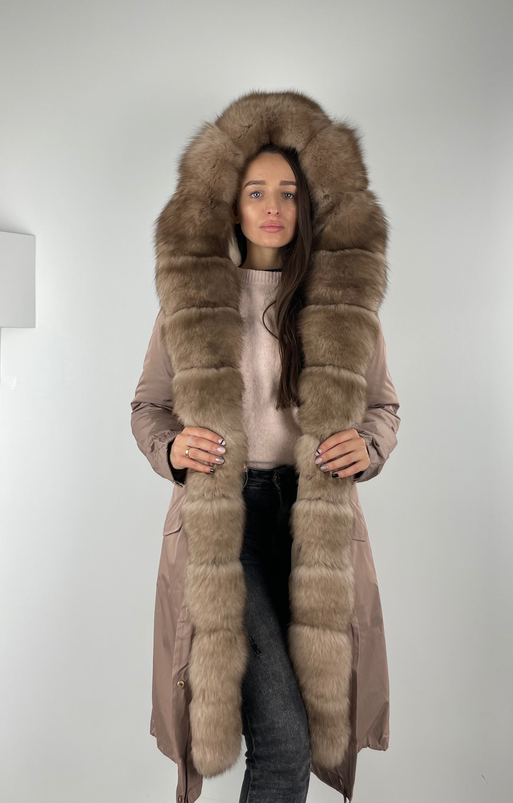 PARKA LUX Pudra (225) / Balta-dzeltena kažokāda (M66) / Rex sievietēm 103 cm