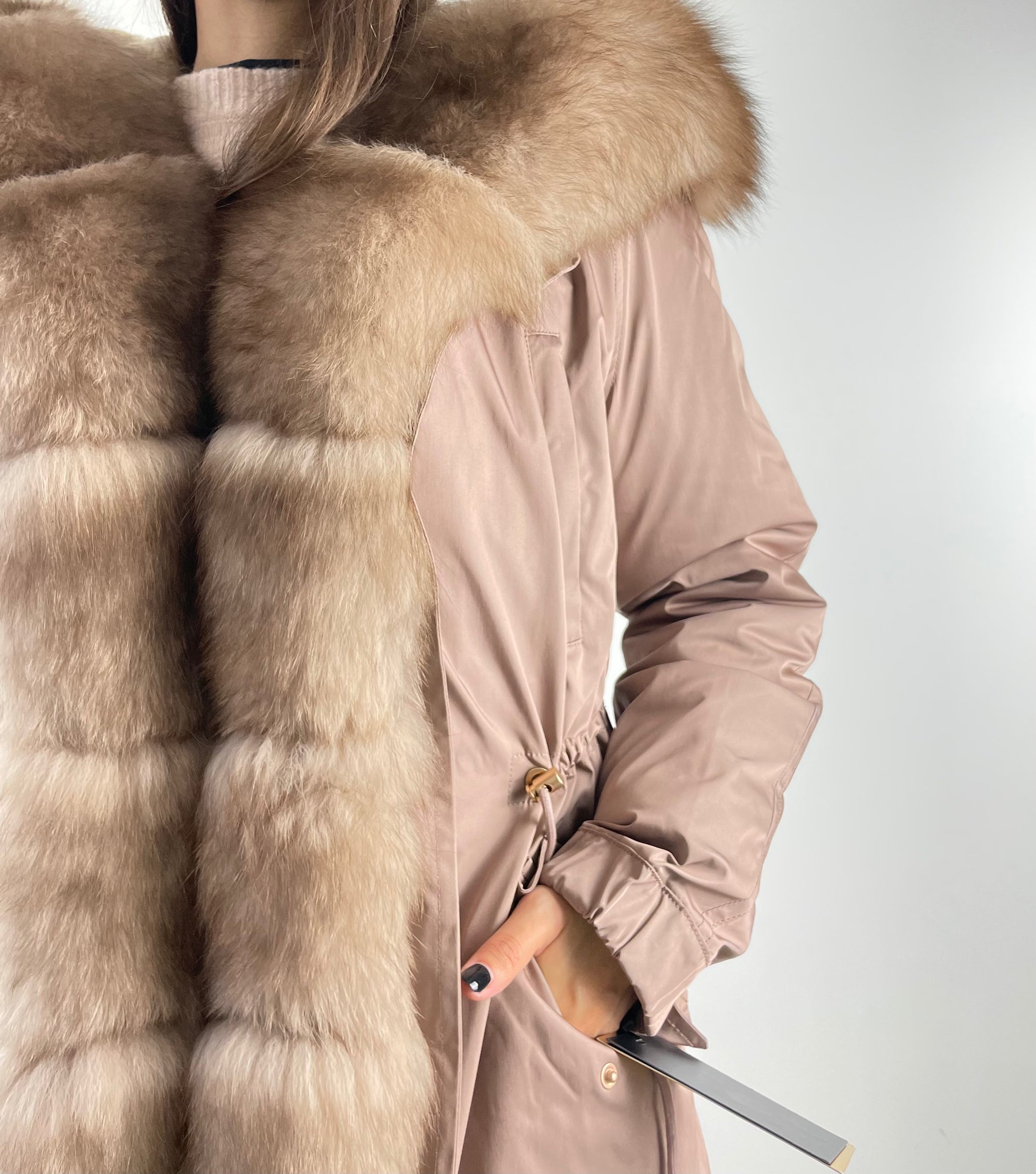 PARKA LUX Pudra krāsa (225) ar balti dzeltenu kažokādu (M66) / Rex sievietēm 95 cm
