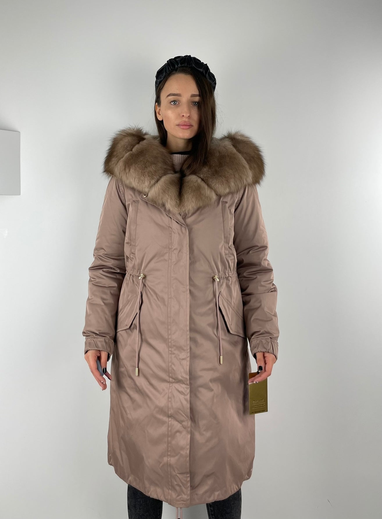 PARKA LUX Pudra (225) / Balta-dzeltena kažokāda (M66) / Rex sievietēm 103 cm