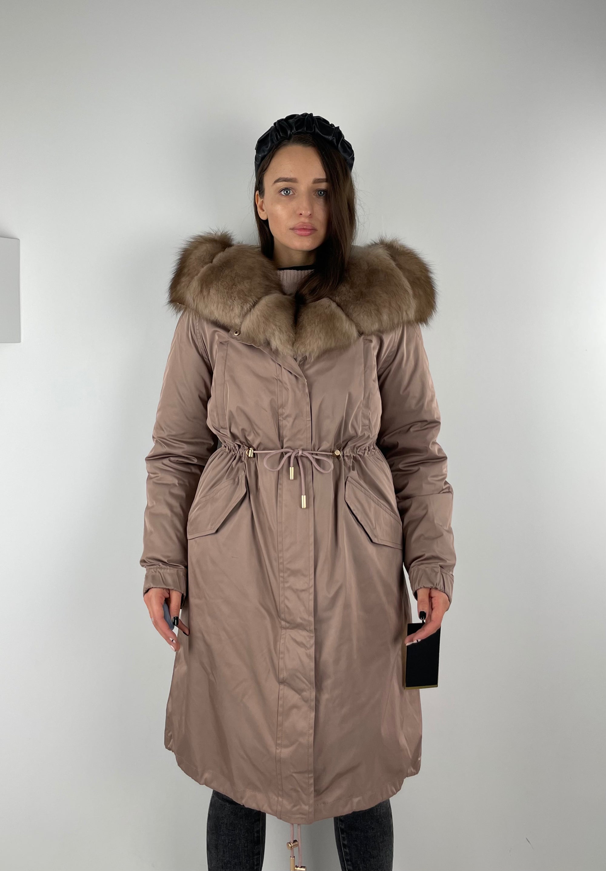 PARKA LUX Pudra (225) / Balta-dzeltena kažokāda (M66) / Rex sievietēm 103 cm