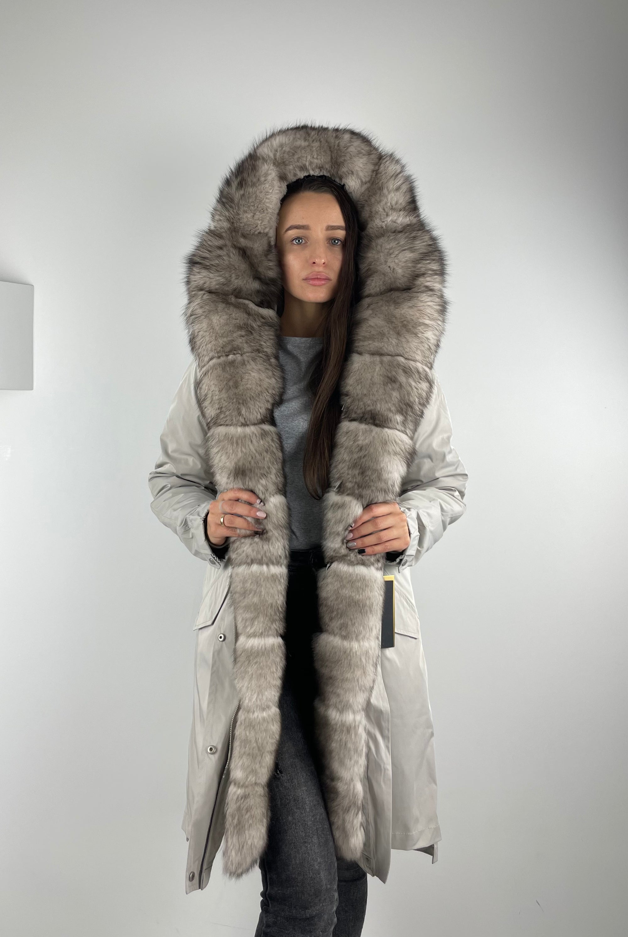 Parka LUX gaiši pelēka (222) ar balti melnu kažokādu (M16) / Rex sievietēm 95 cm