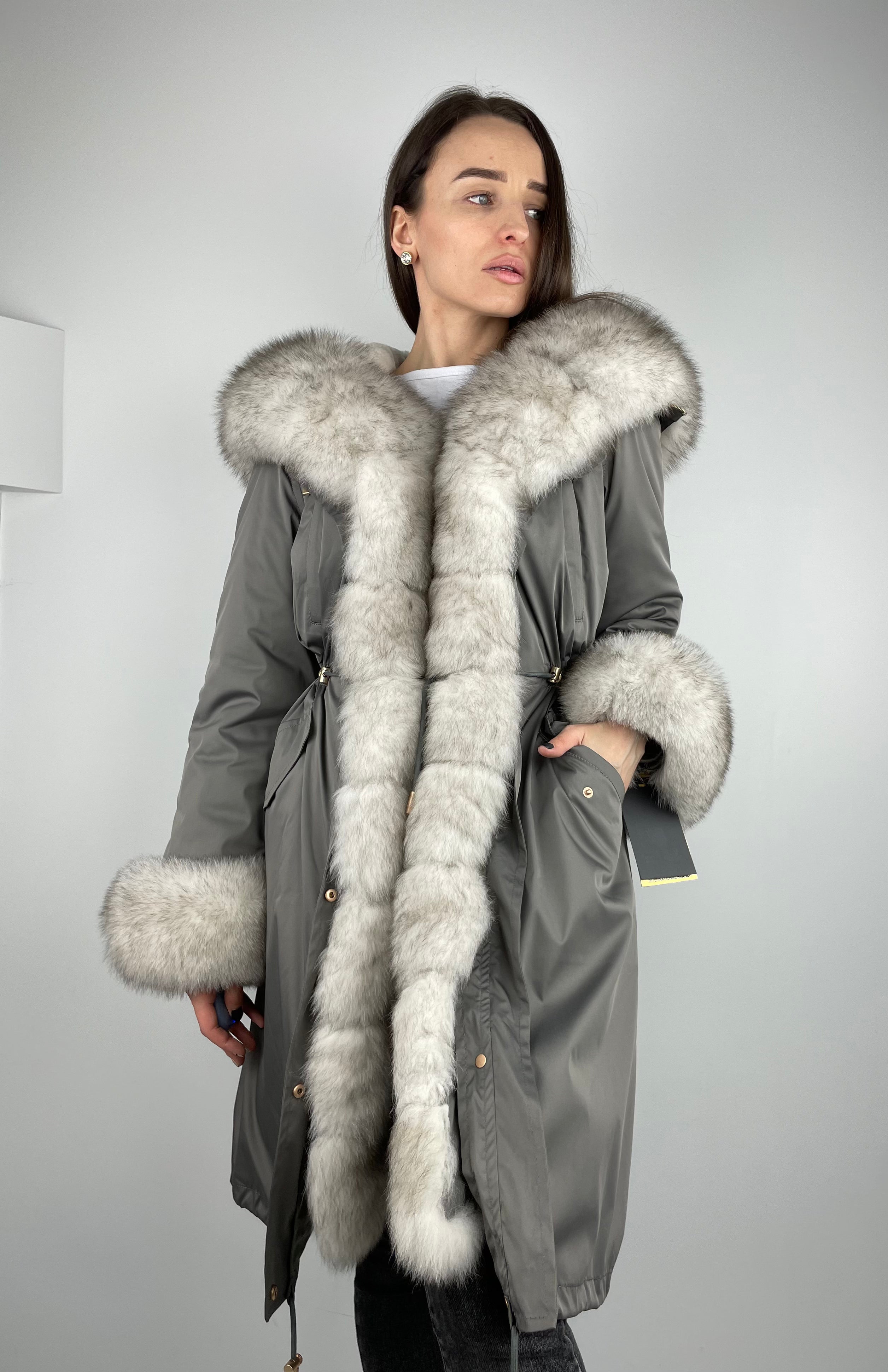 PARKA LUX Tumši pelēks (192) ar baltu kažokādu (M4) / Rex sievietēm 103 cm