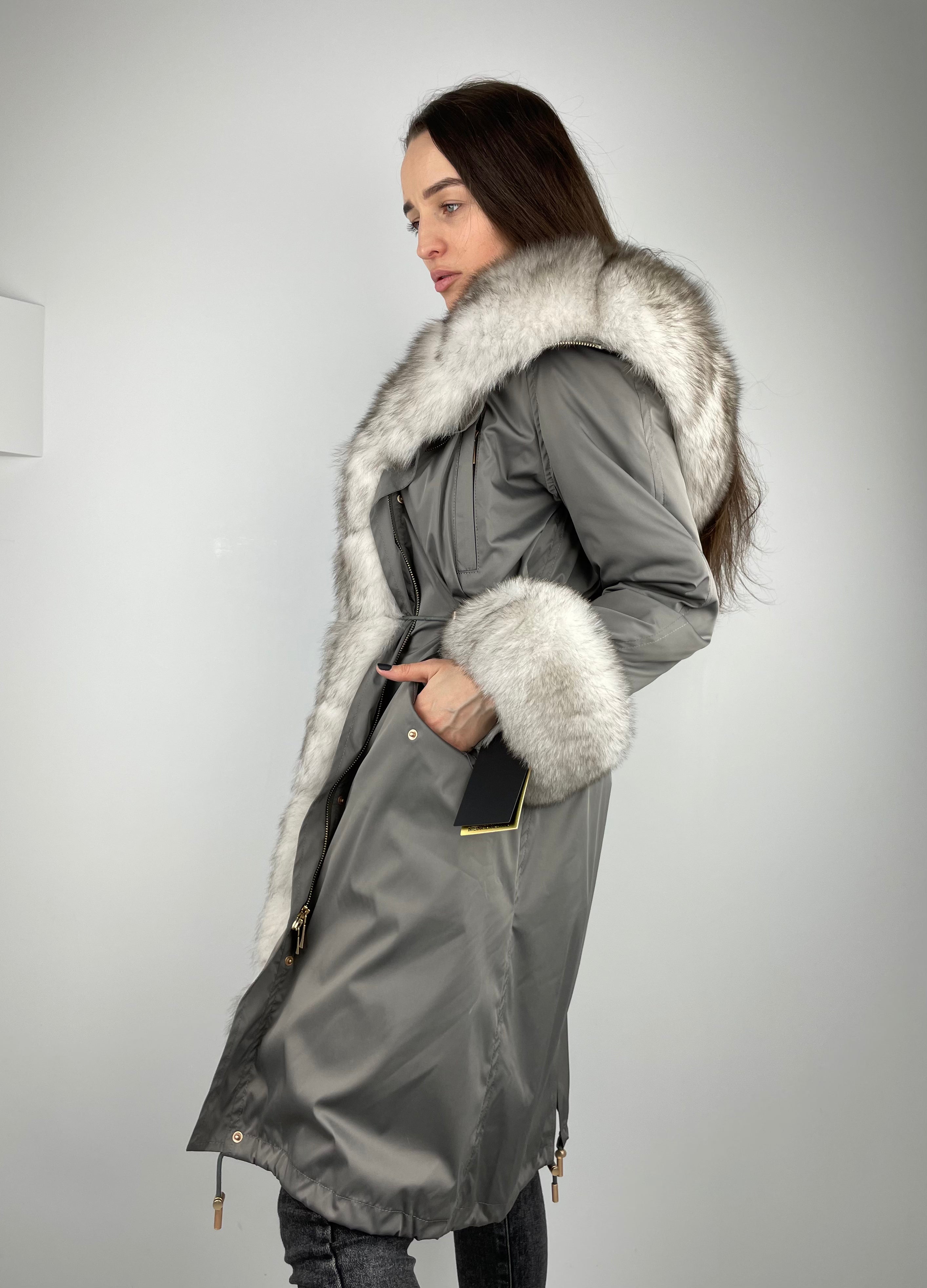 PARKA LUX Tumši pelēks (192) ar baltu kažokādu (M4) / Rex sievietēm 103 cm