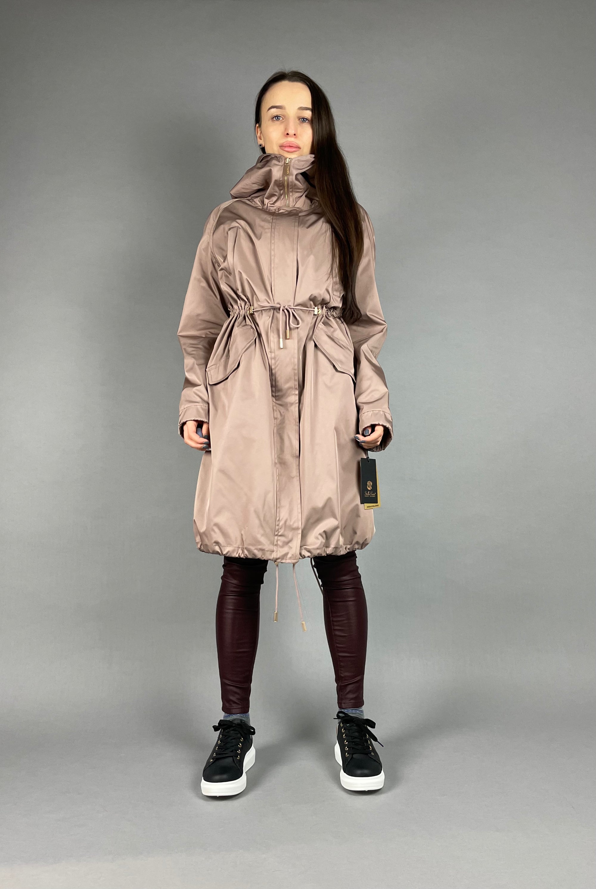 PARKA LUX Pudra krāsa (225) ar balti melnu lapsas kažokādu (M16) / Rex sievietēm 103 cm