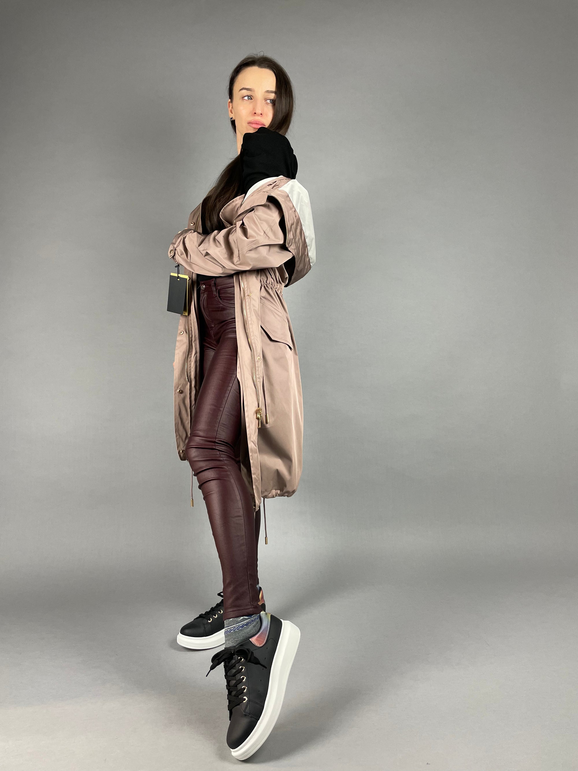 PARKA LUX Pudra krāsa (225) ar balti melnu lapsas kažokādu (M16) / Rex sievietēm 103 cm