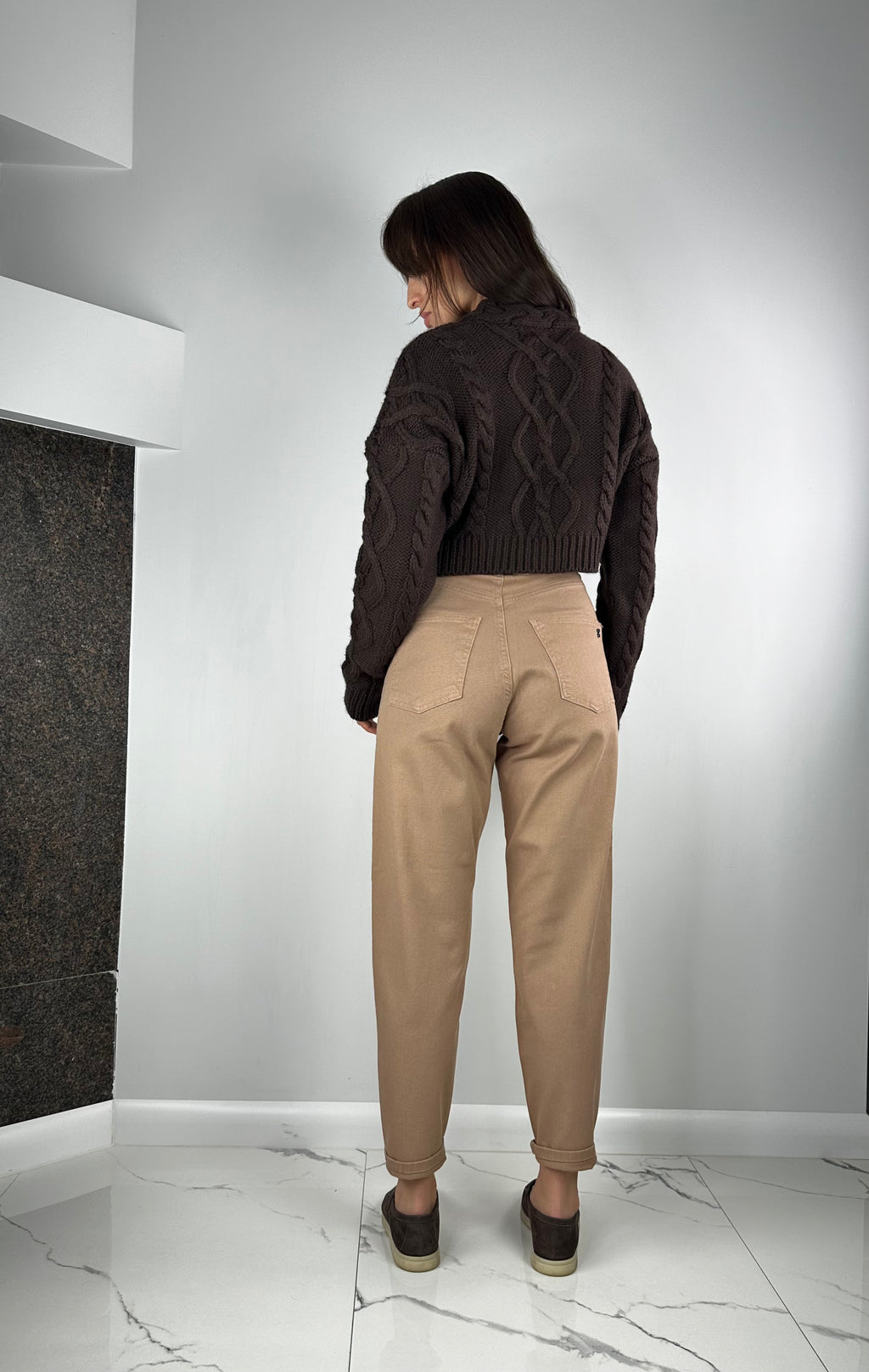 BROWN PULLOVER SWEATER