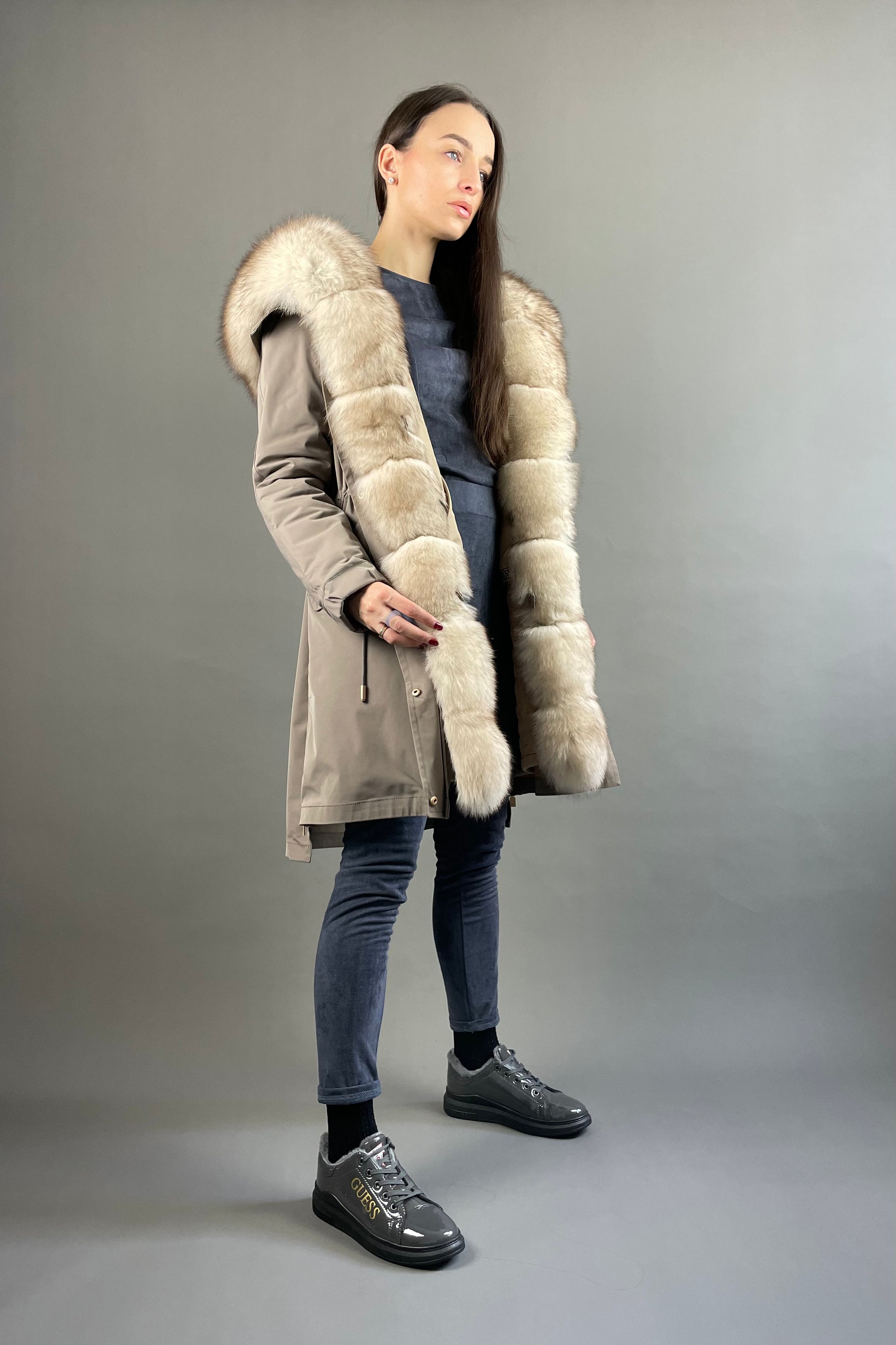 PARKA LUX kapučīno (12) ar balti dzeltenu kažokādu (M66) / Rex sievietēm 95 cm