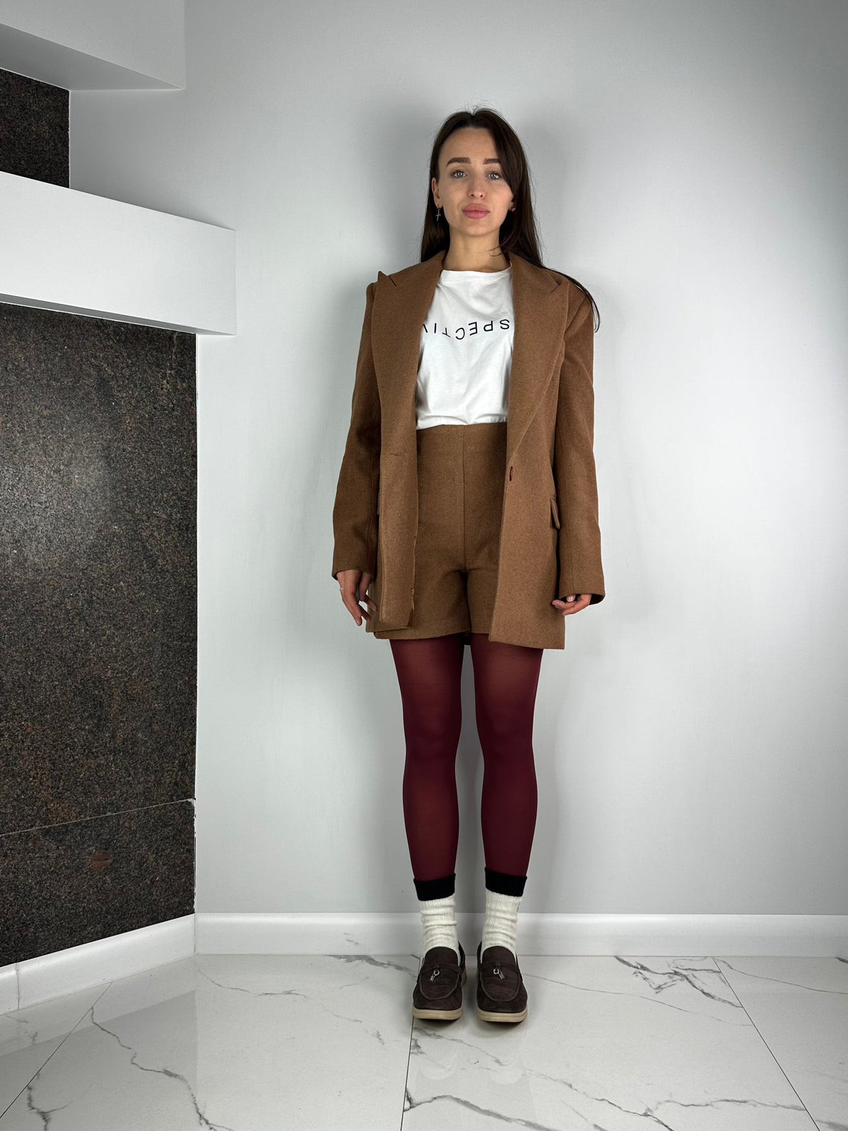 Filz-Anzug in Beige: Blazer und Shorts