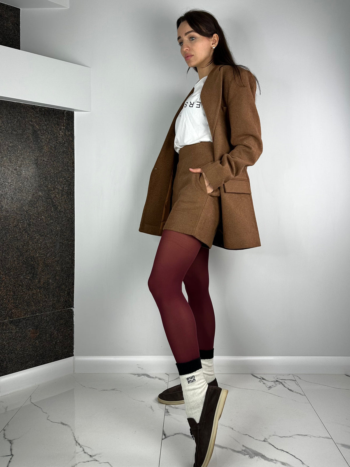 Filz-Anzug in Beige: Blazer und Shorts