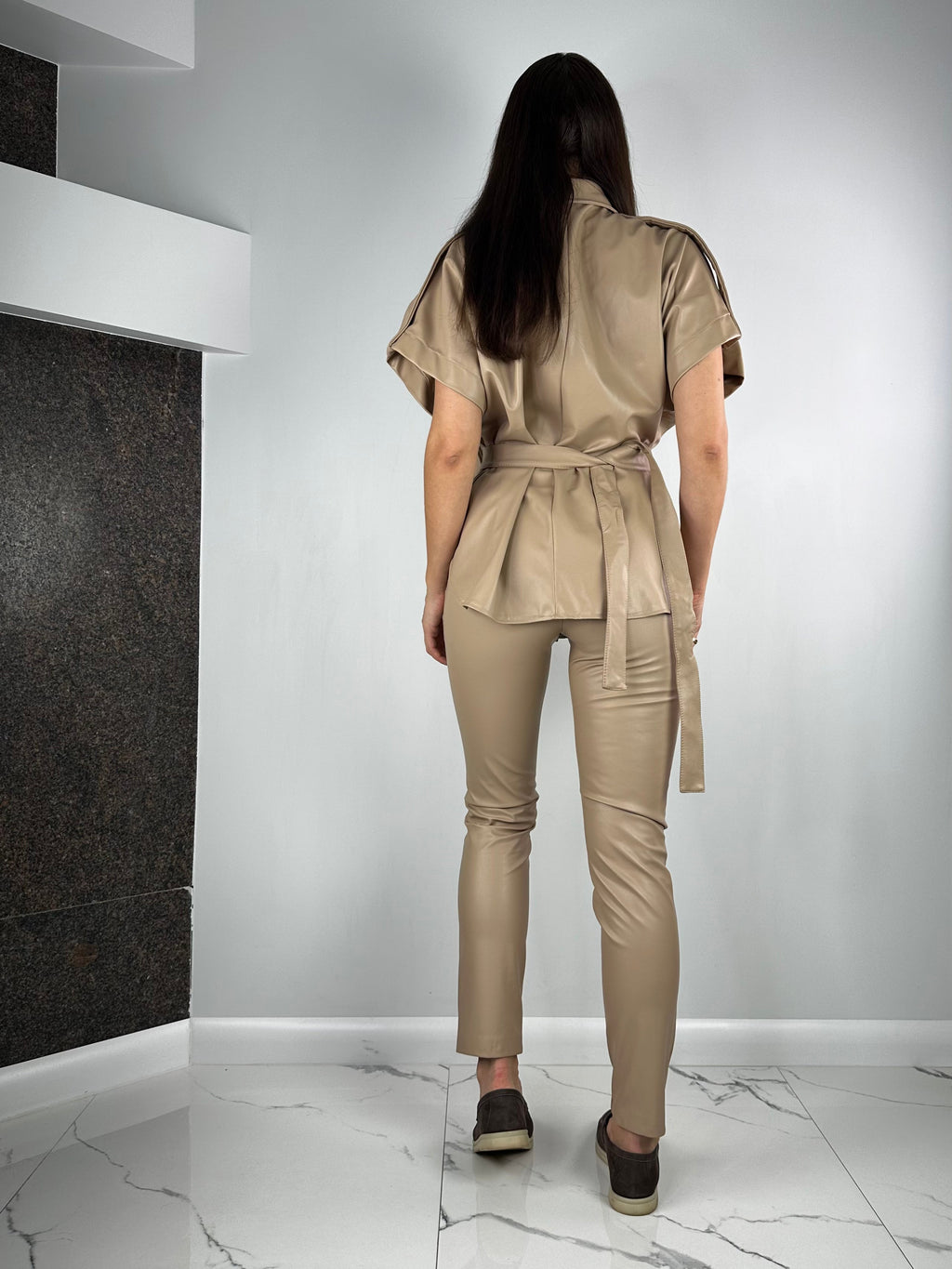 Ensemble en simili cuir beige à ceinture
