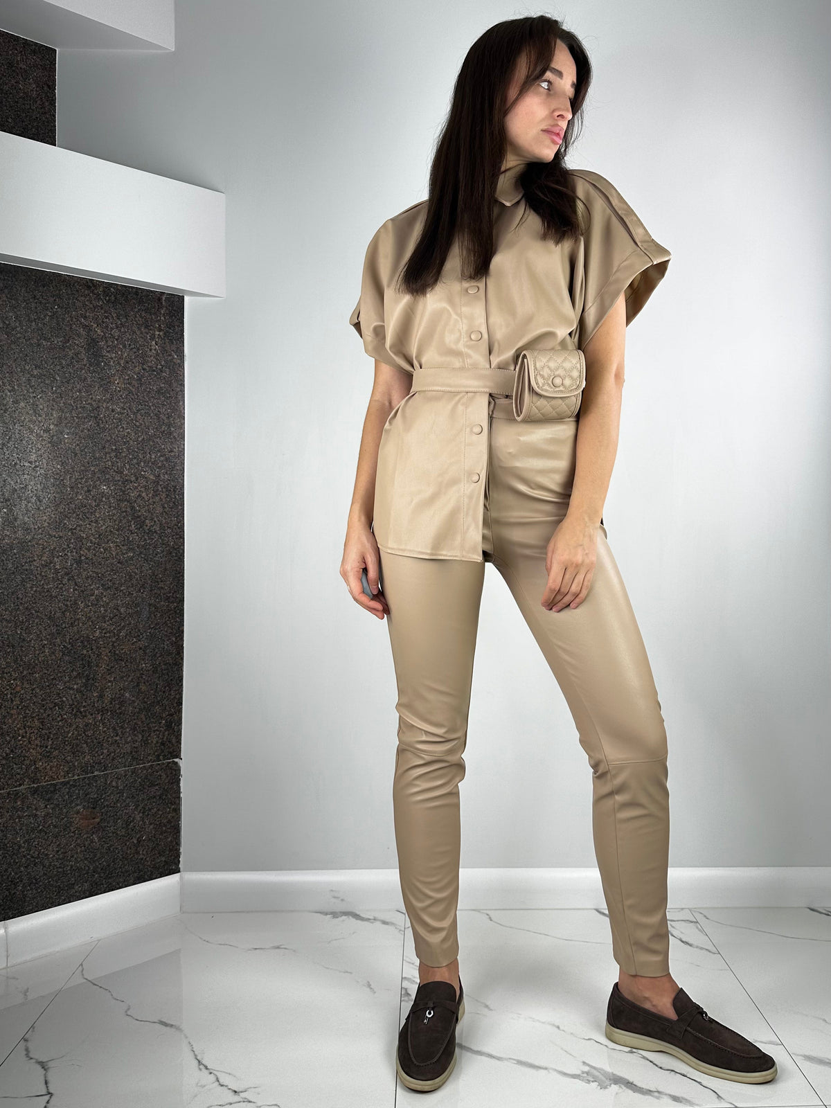 Ensemble en simili cuir beige à ceinture
