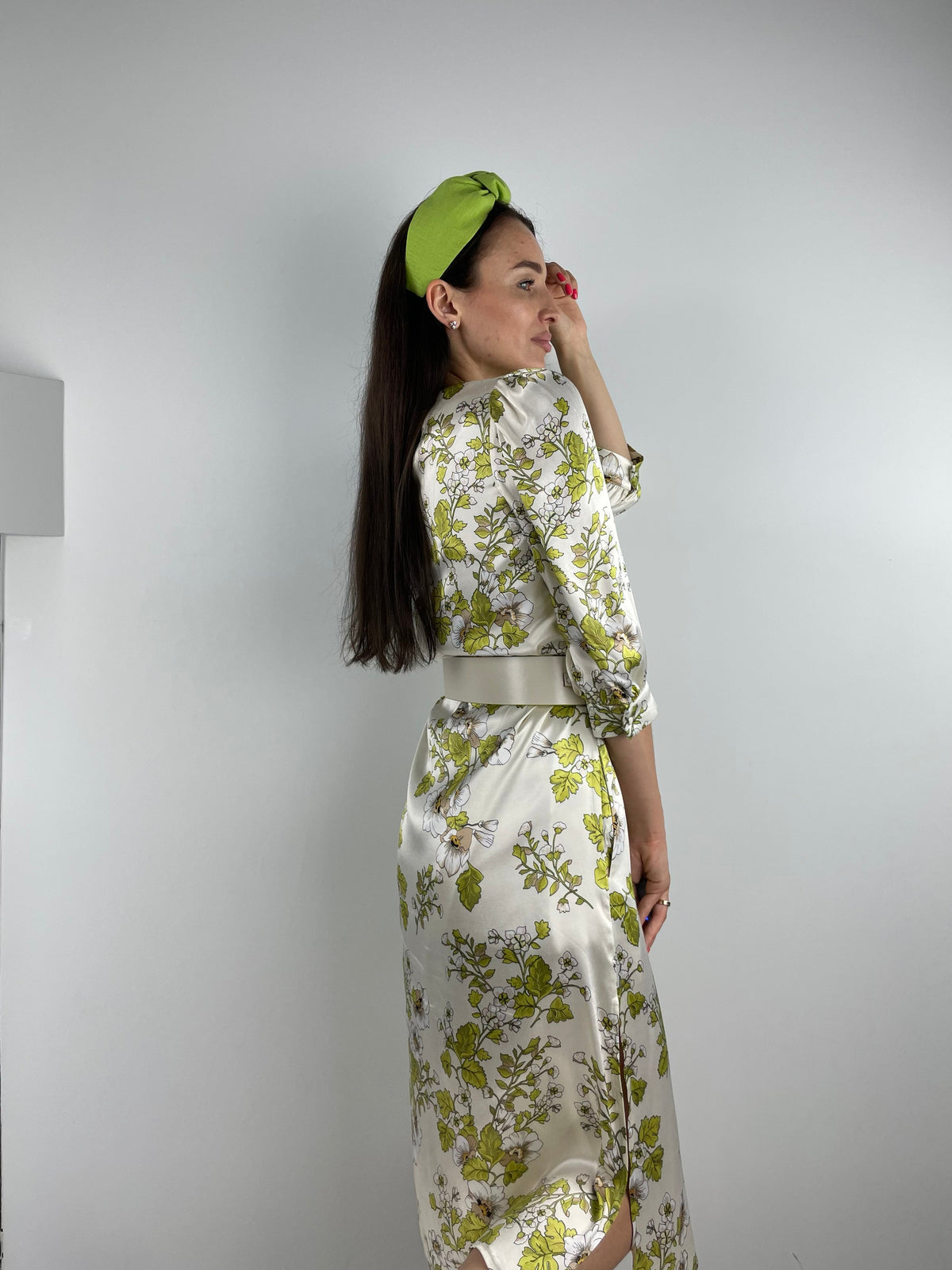Robe longue en satin beige