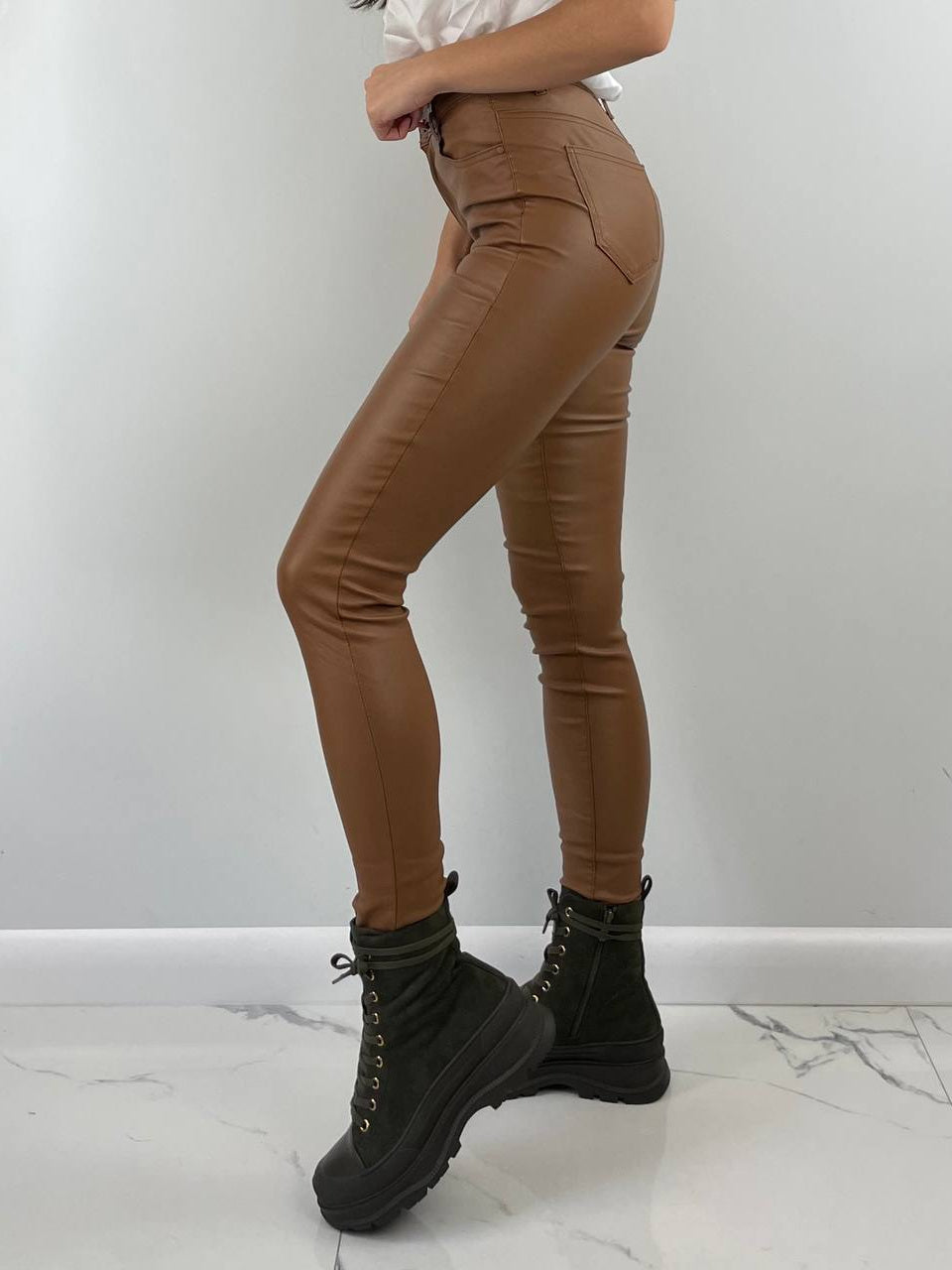 Pantaloni in ecopelle DAYSIE cammello