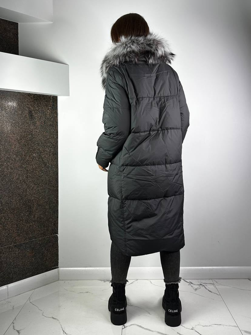 Plumífero Baltic negro con piel de zorro plateado, 105 cm